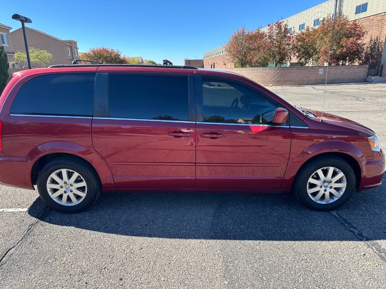 2016 Chrysler Town and Country - Image 6