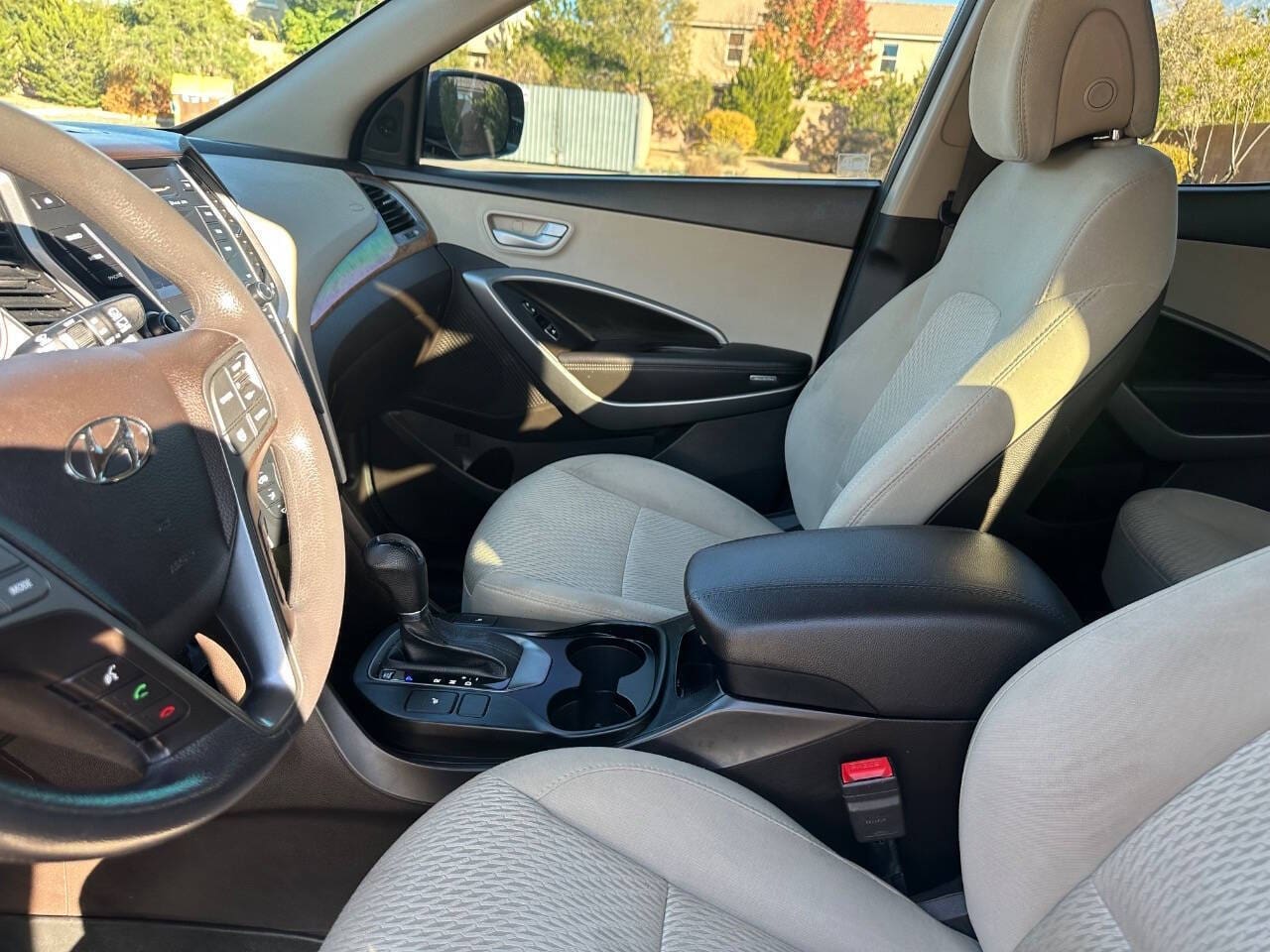 2016 Hyundai Santa Fe Sport - Image 9