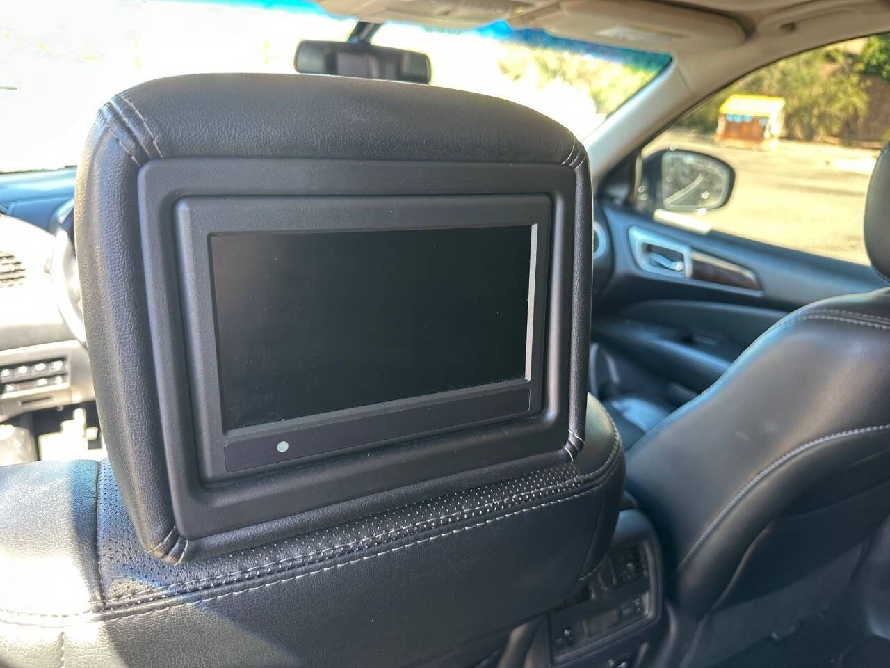 2016 Nissan Pathfinder - Image 11