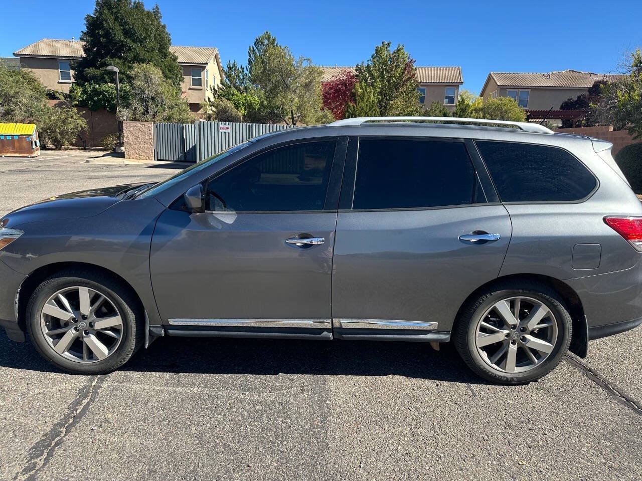 2016 Nissan Pathfinder - Image 3