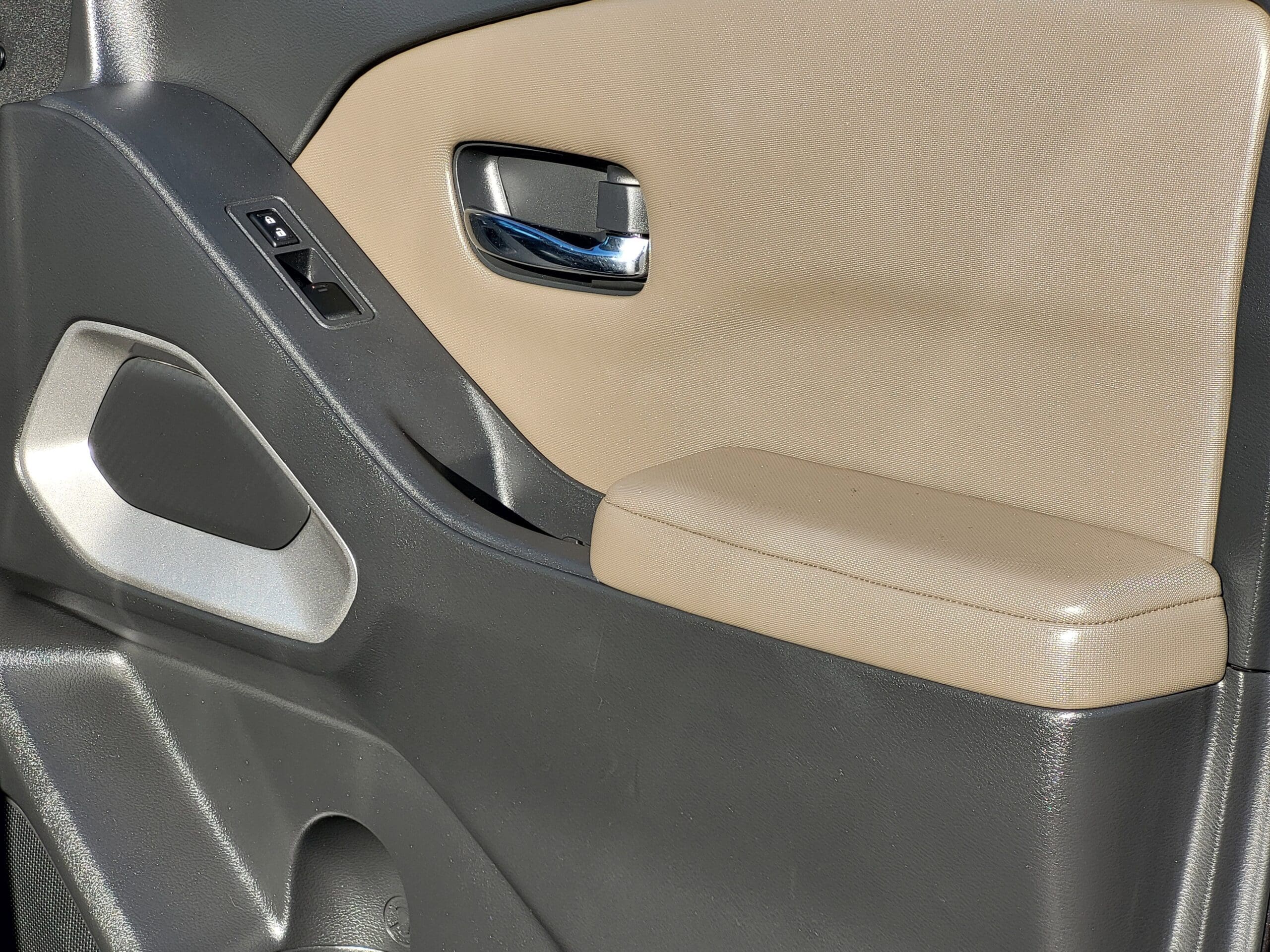 2022 Nissan Frontier - Image 16