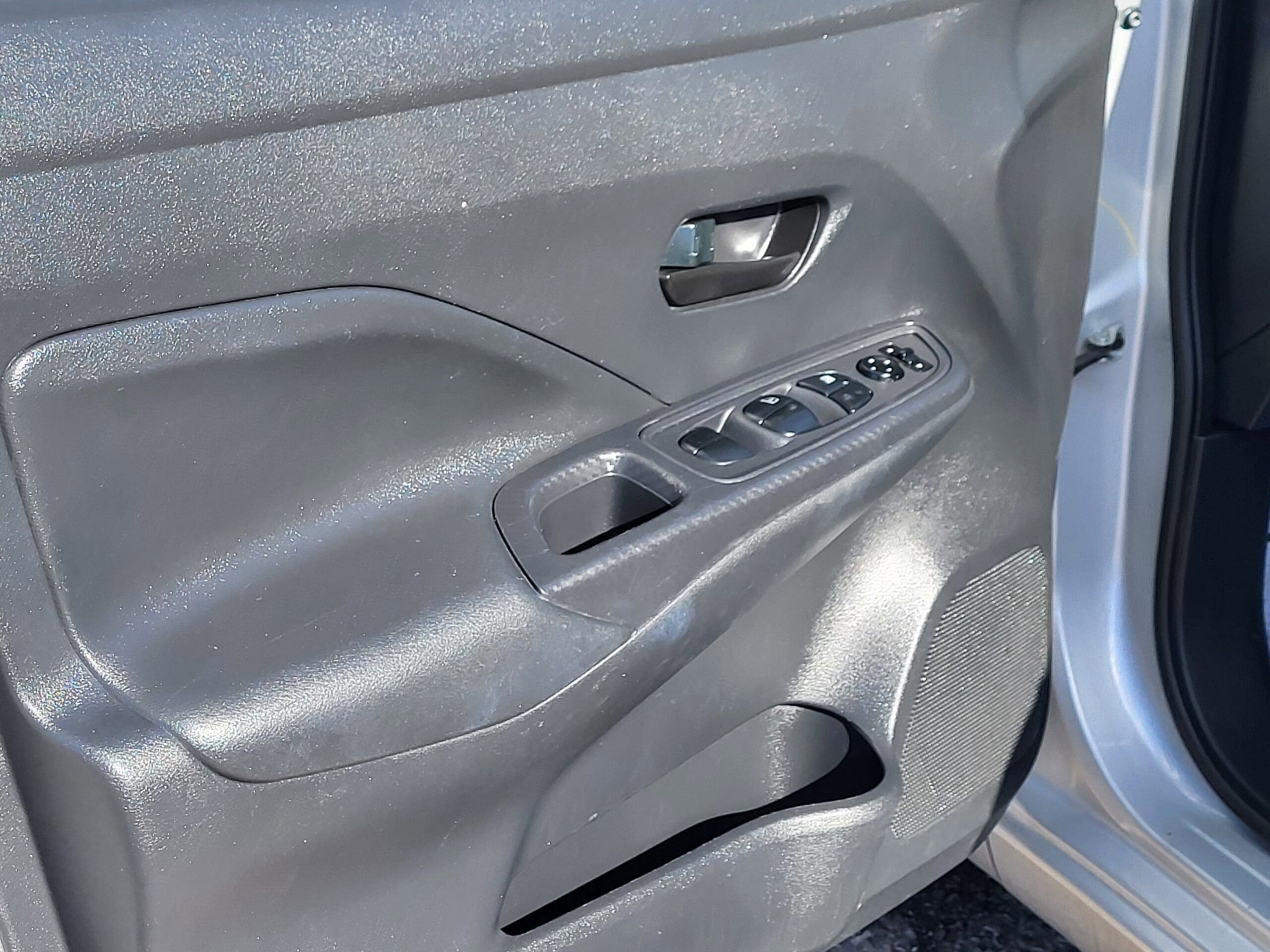 2021 Nissan Versa - Image 6