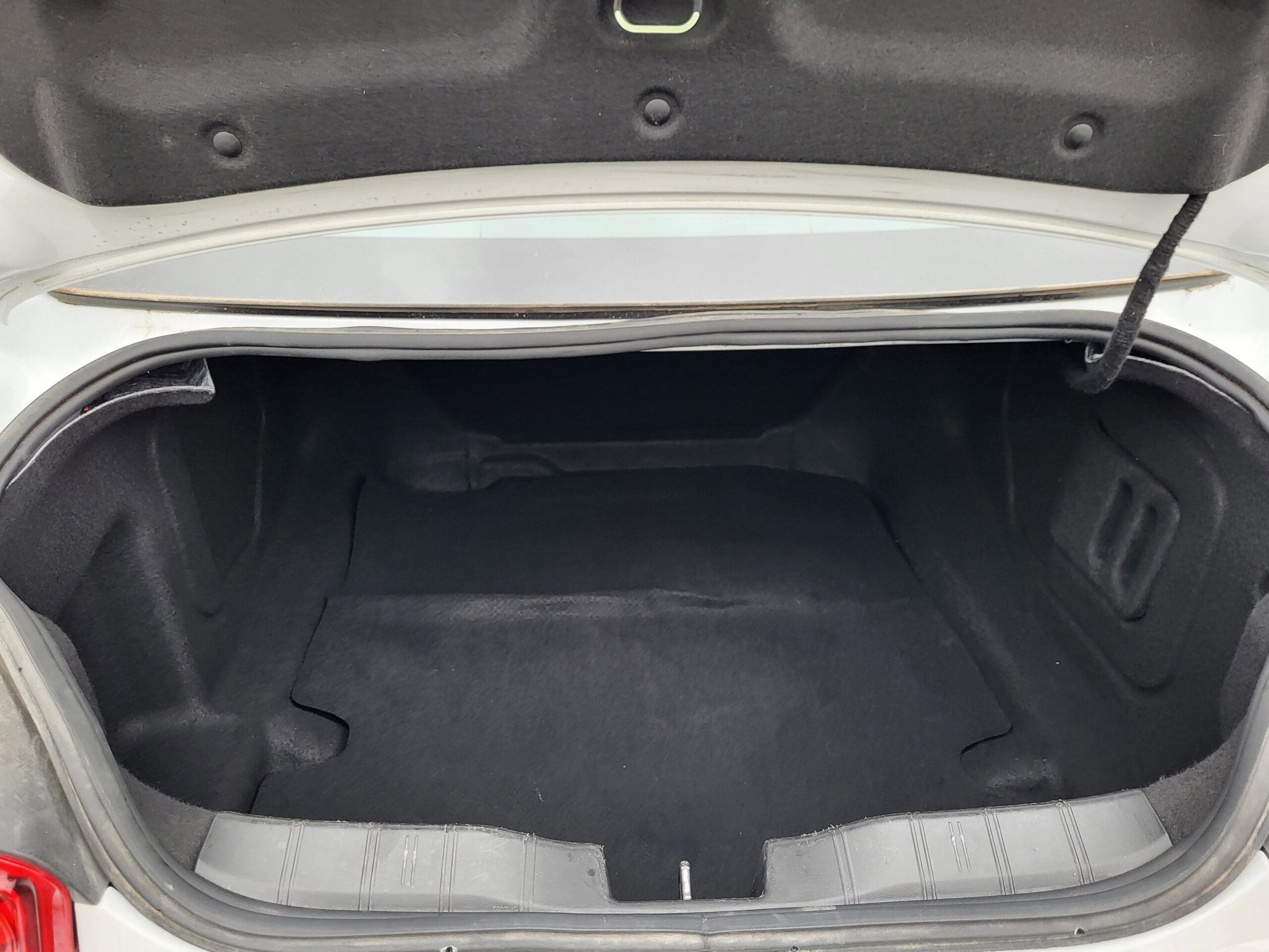 2023 Chevrolet Camaro - Image 11