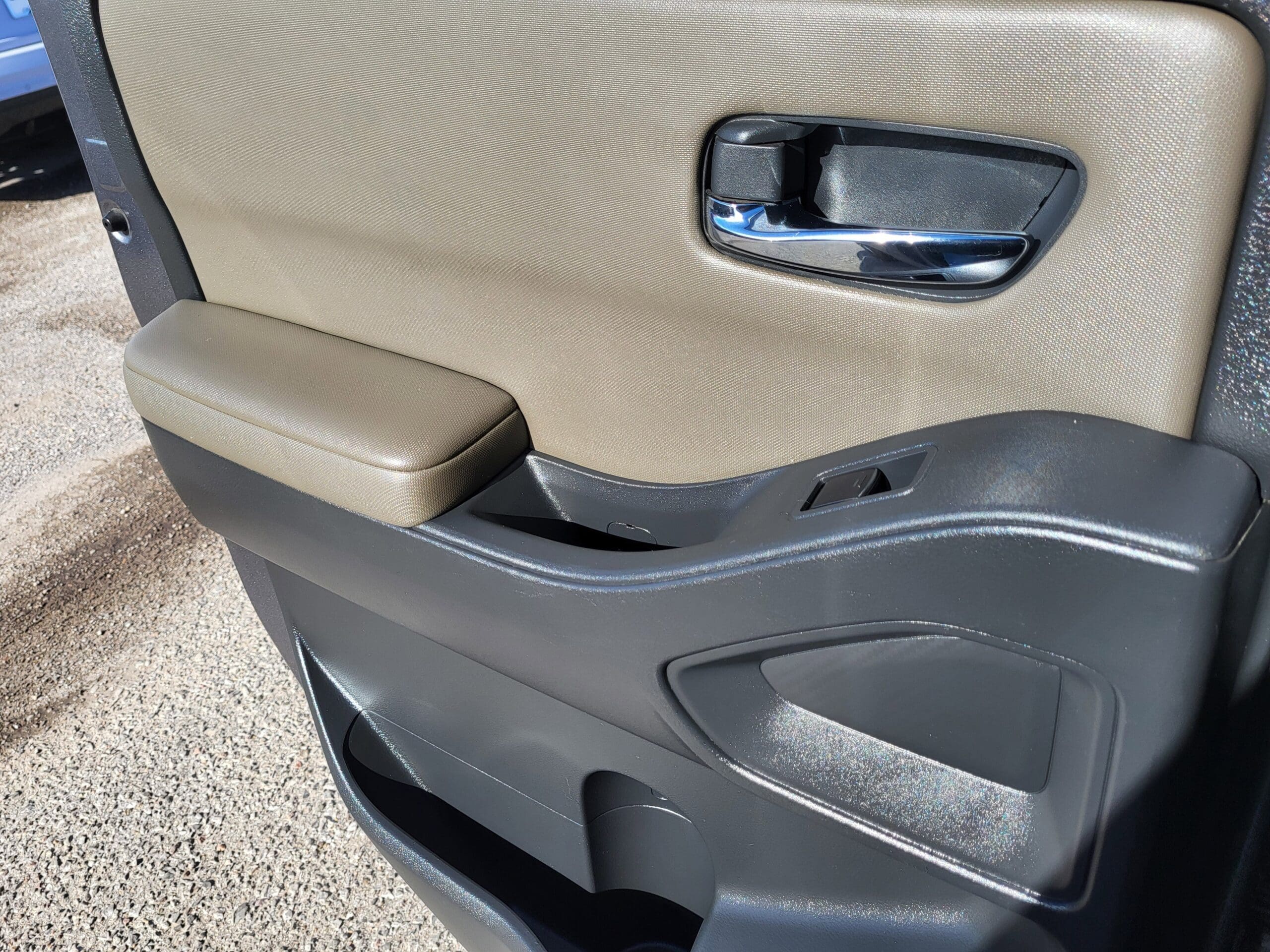 2023 Nissan Frontier - Image 13