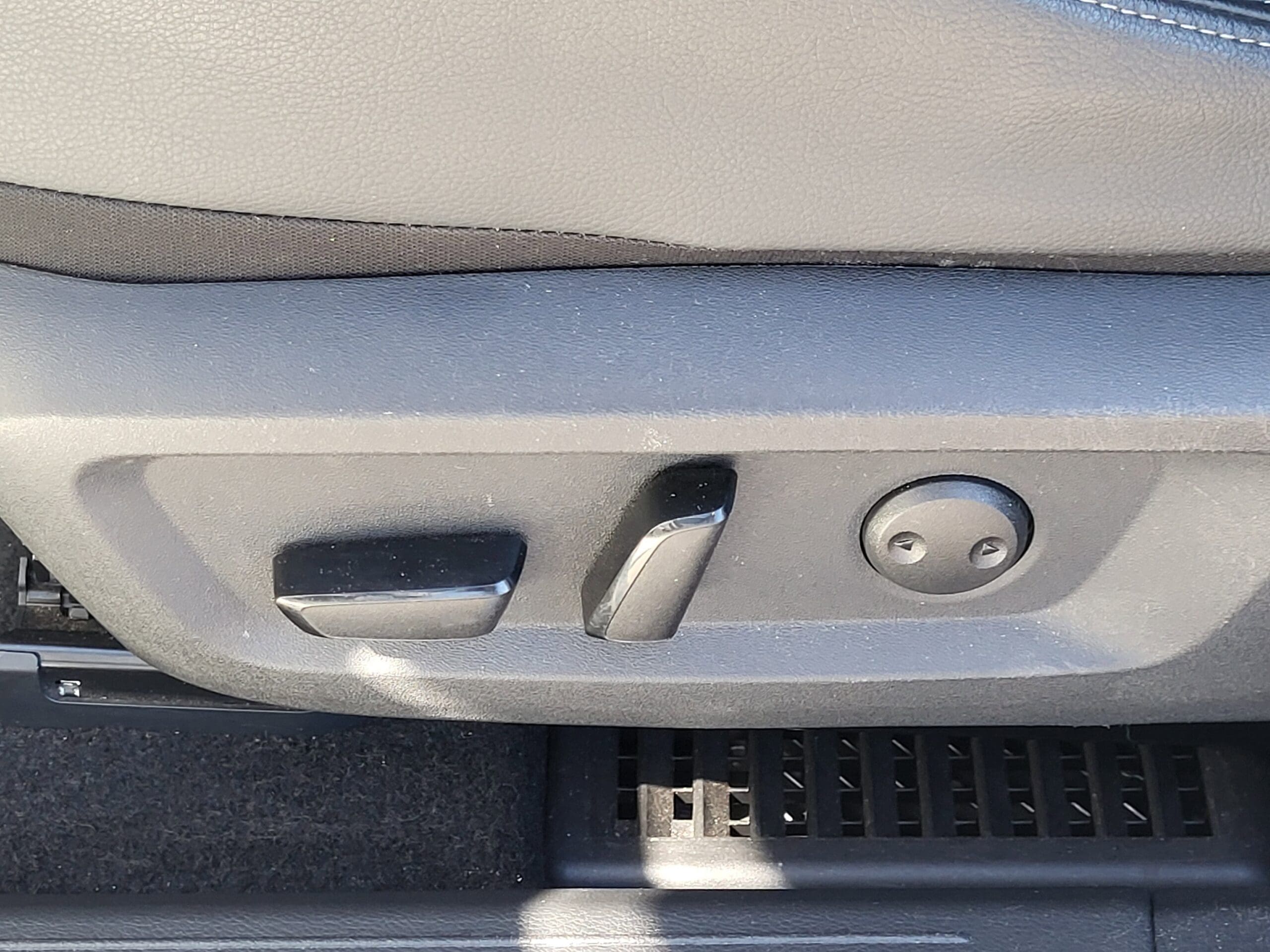 2023 Nissan Rogue - Image 6