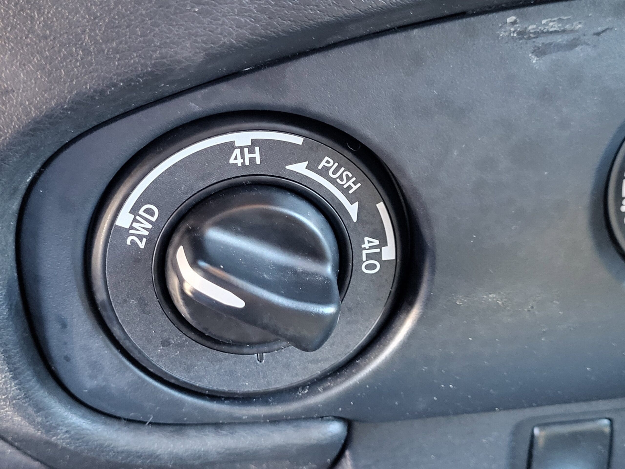 2022 Nissan Frontier - Image 25