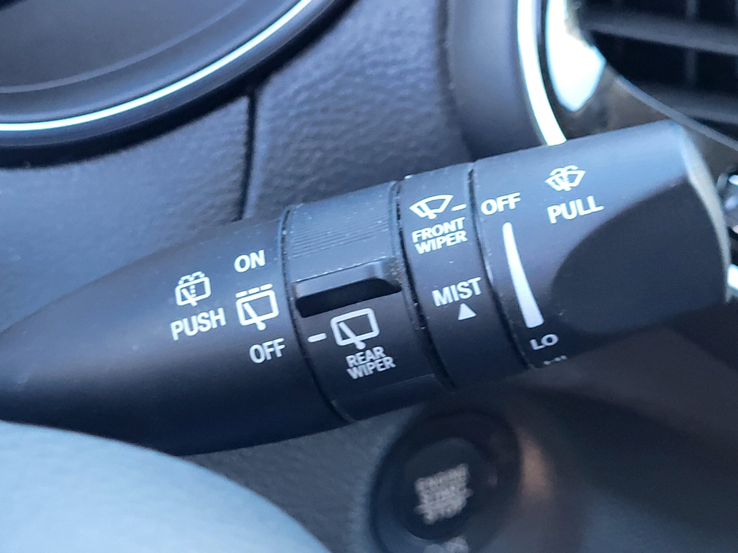 2022 Jeep Cherokee - Image 30