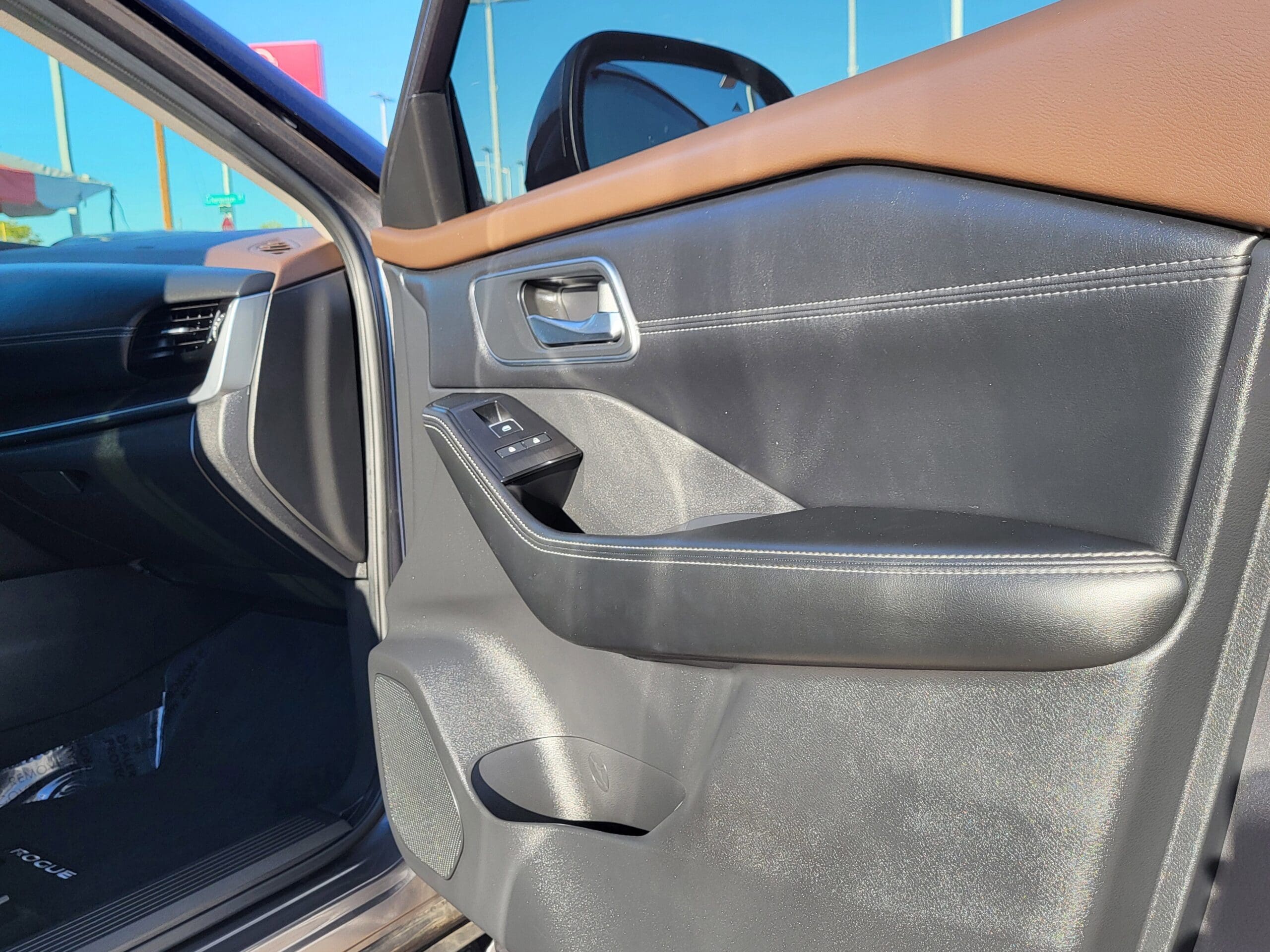 2023 Nissan Rogue - Image 16