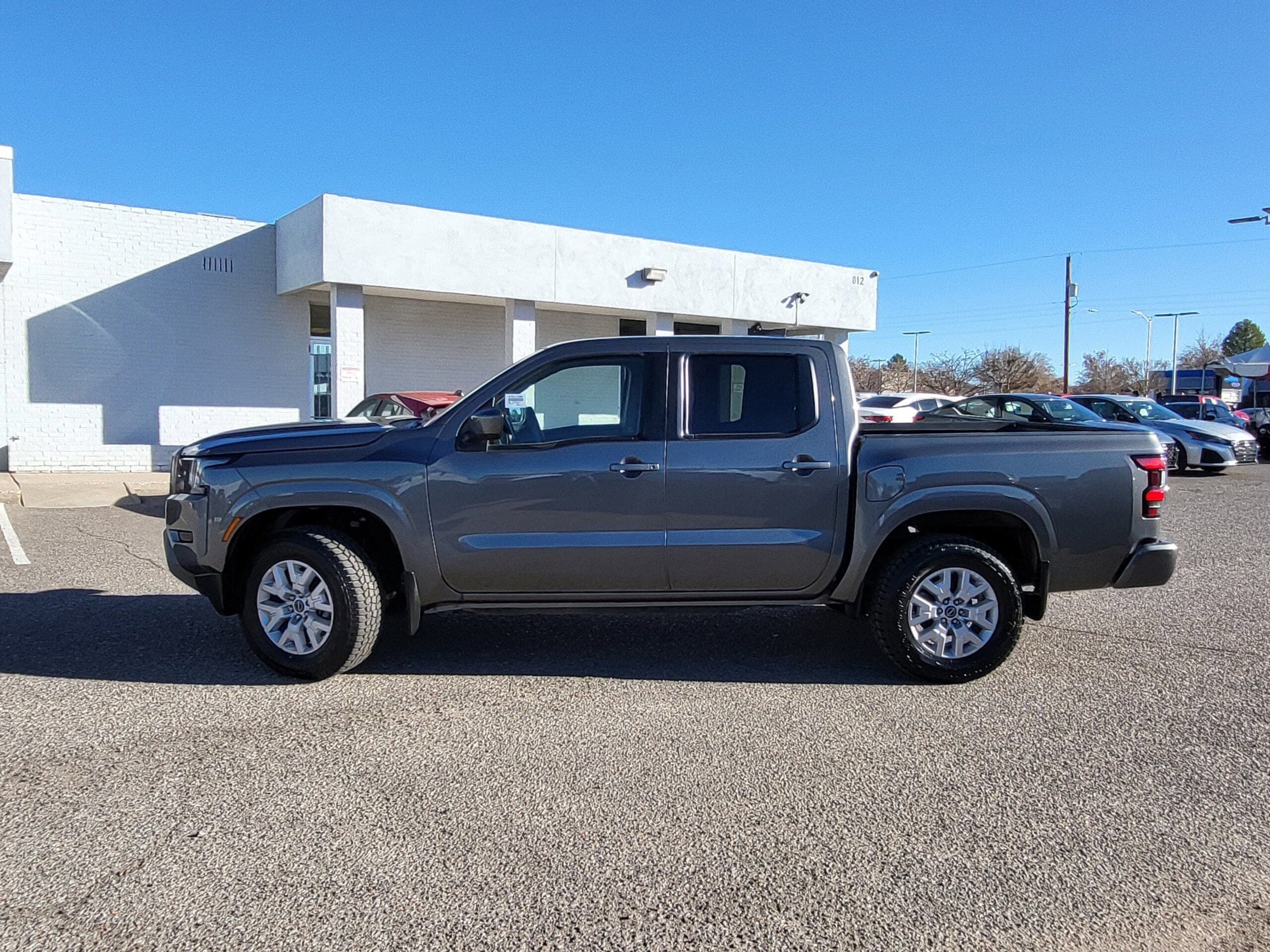 2022 Nissan Frontier - Image 2