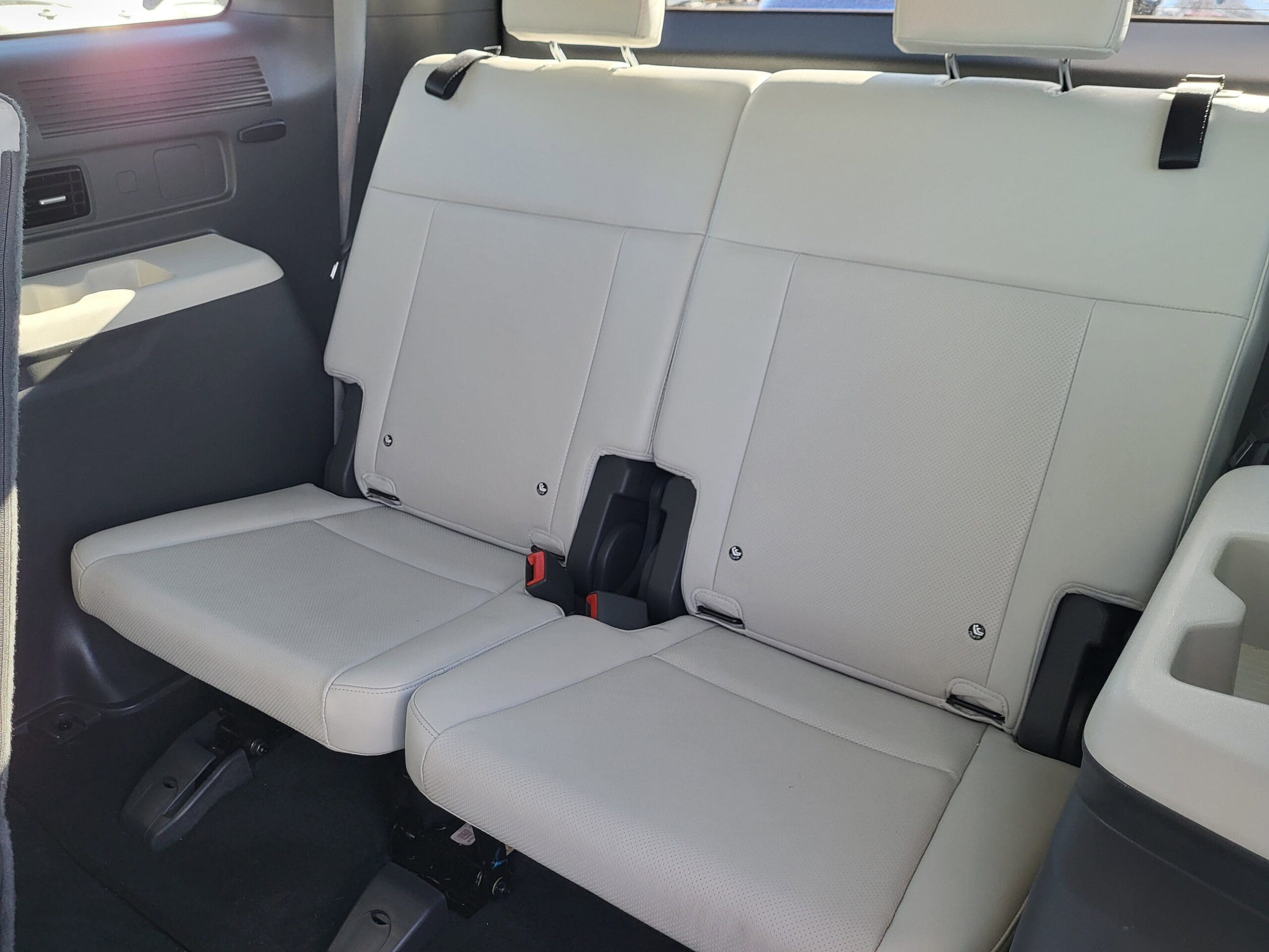 2025 Hyundai Santa Fe Hybrid - Image 12