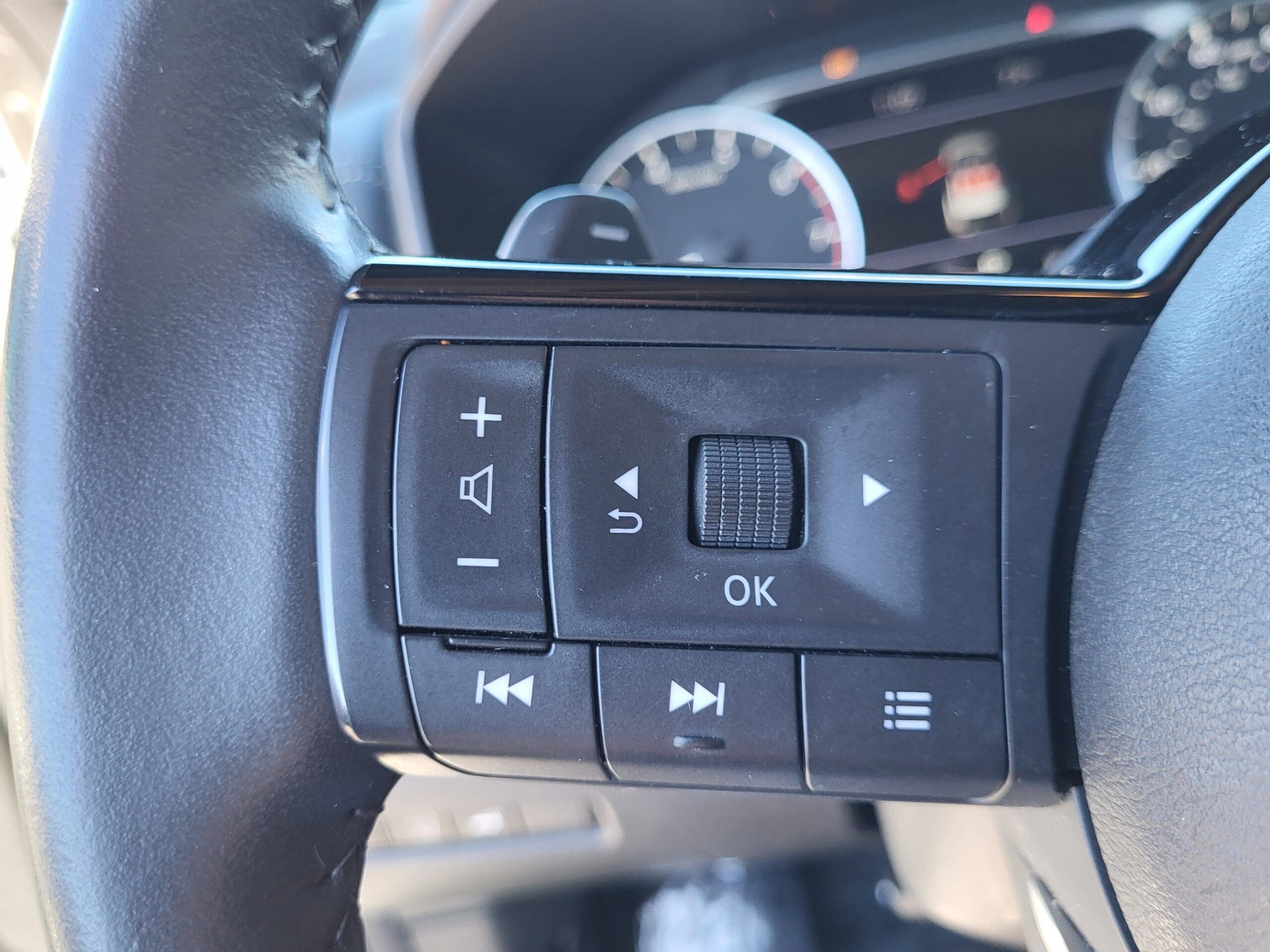 2023 Nissan Rogue - Image 21