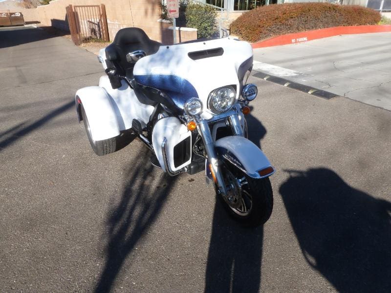 2015 Harley-Davidson FLHTCUTG - Image 2