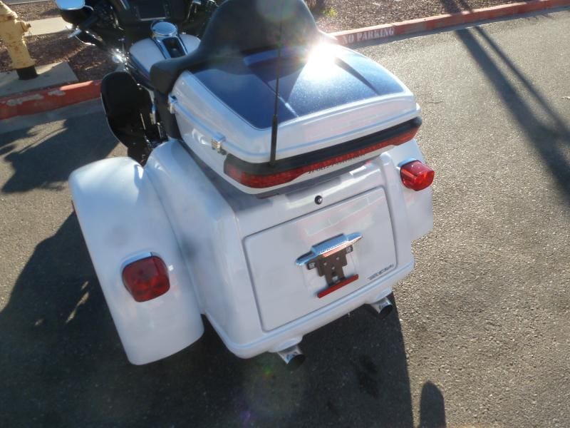 2015 Harley-Davidson FLHTCUTG - Image 6