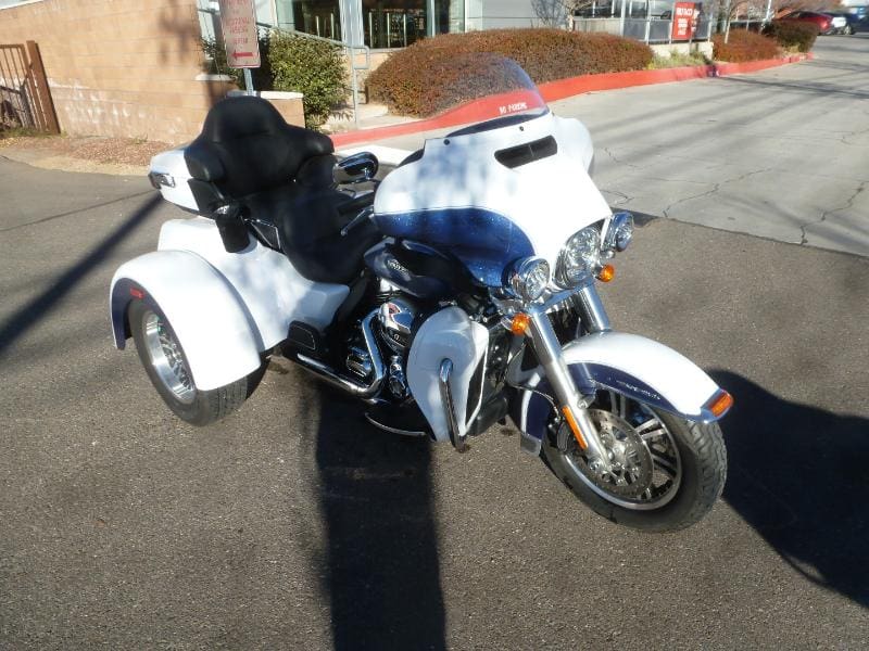 2015 Harley-Davidson FLHTCUTG - Image 11