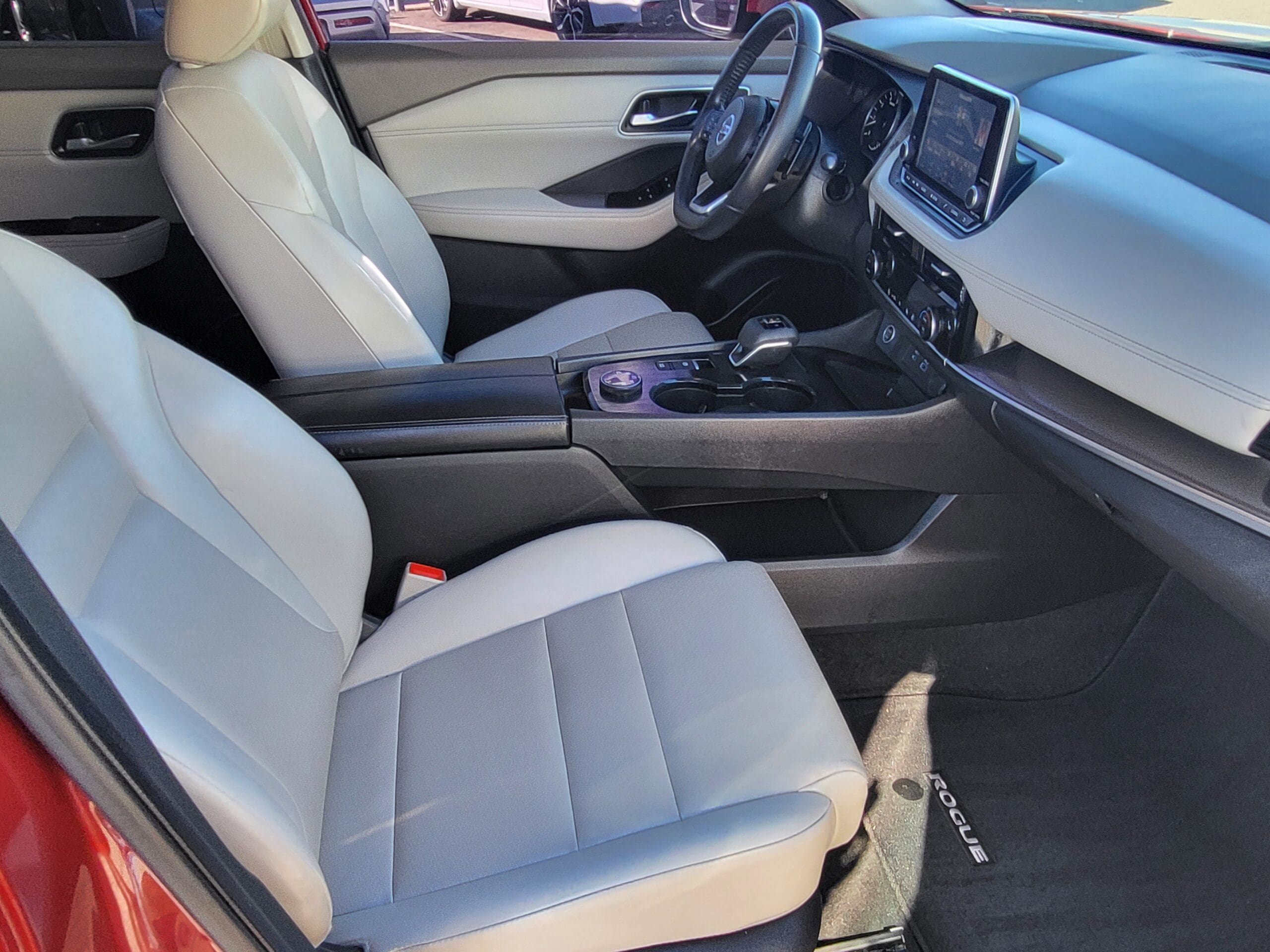 2021 Nissan Rogue - Image 16