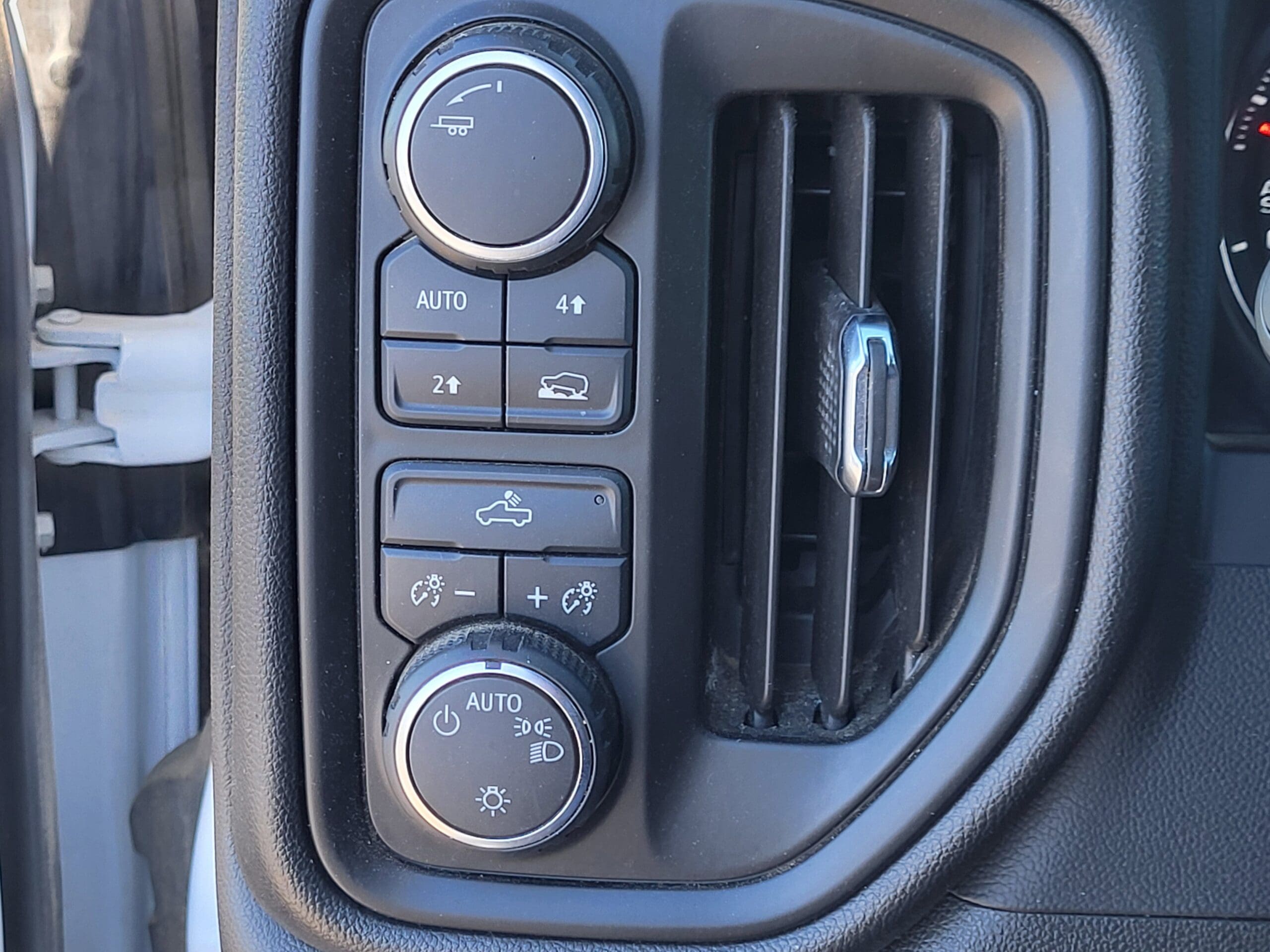 2022 Chevrolet Silverado 1500 - Image 29