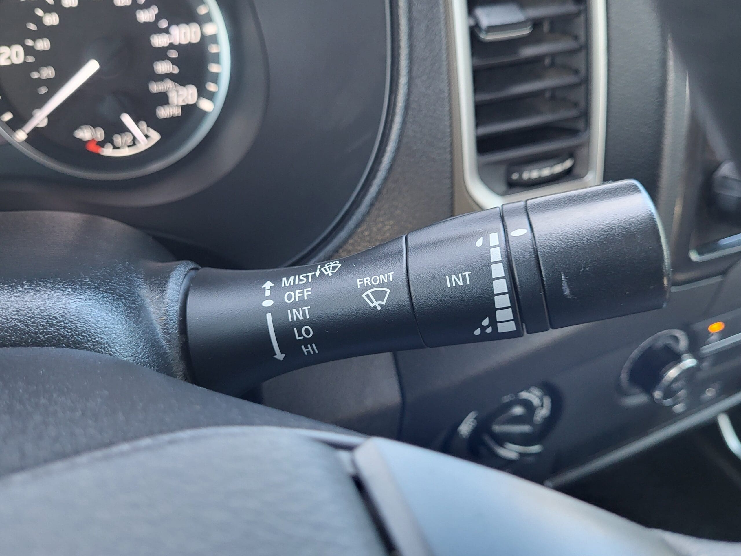 2023 Nissan Frontier - Image 28