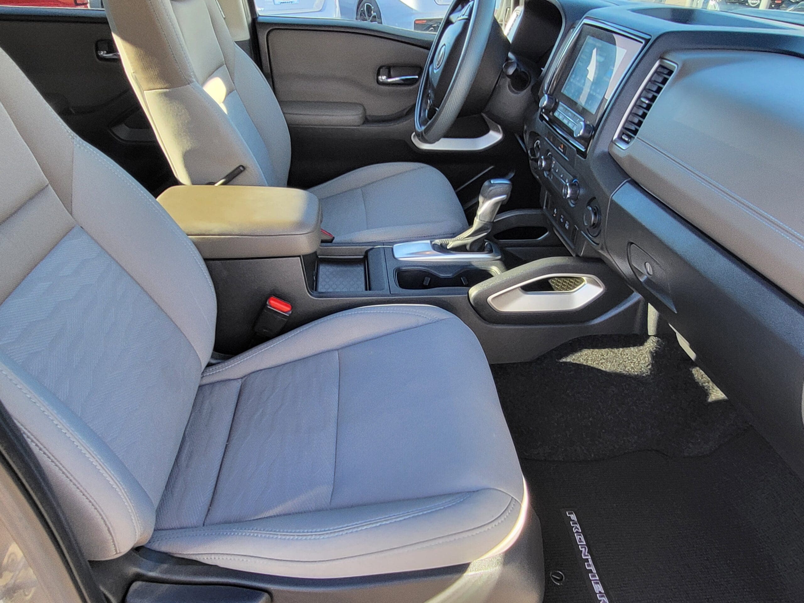 2022 Nissan Frontier - Image 15