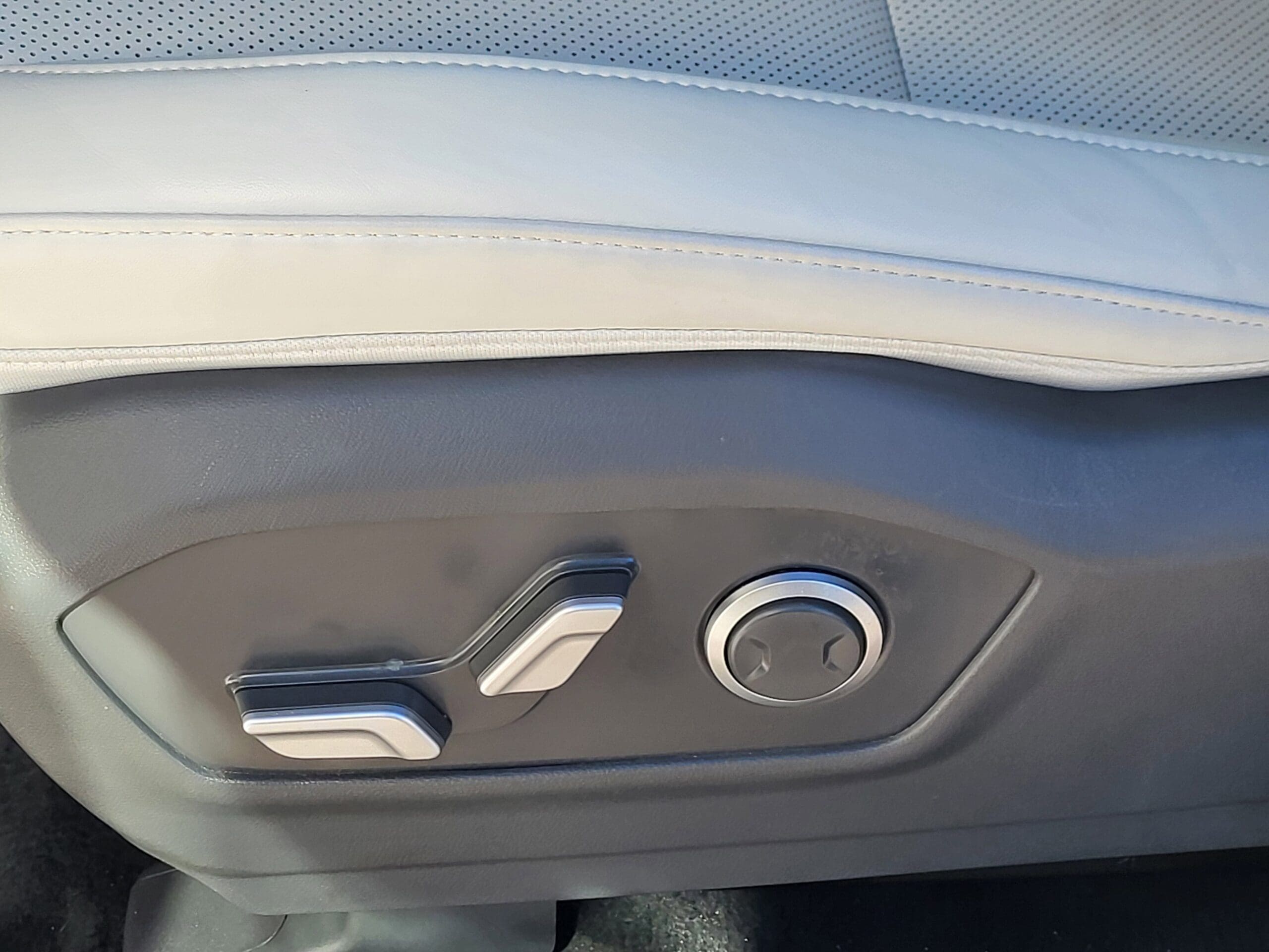 2025 Hyundai Santa Fe Hybrid - Image 7