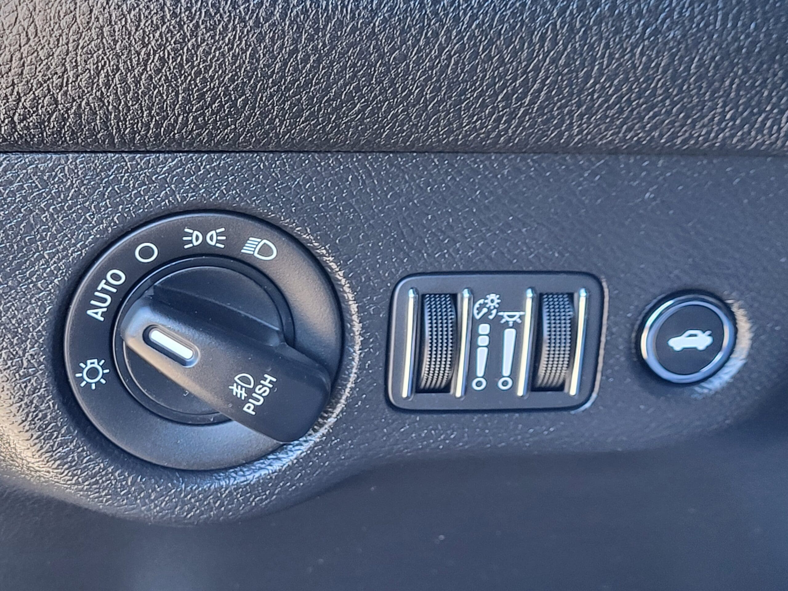 2021 Dodge Challenger - Image 25