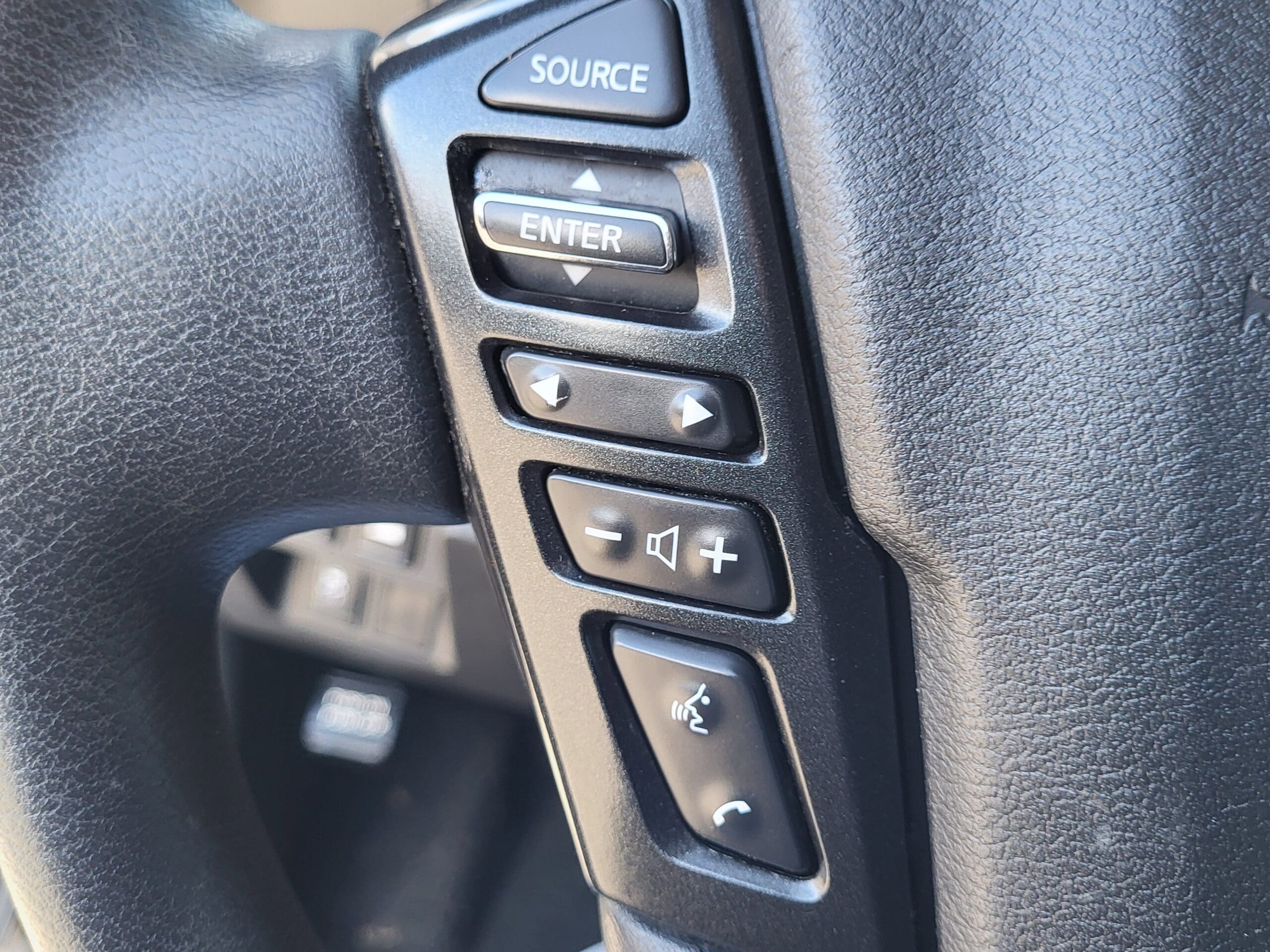 2023 Nissan Frontier - Image 21