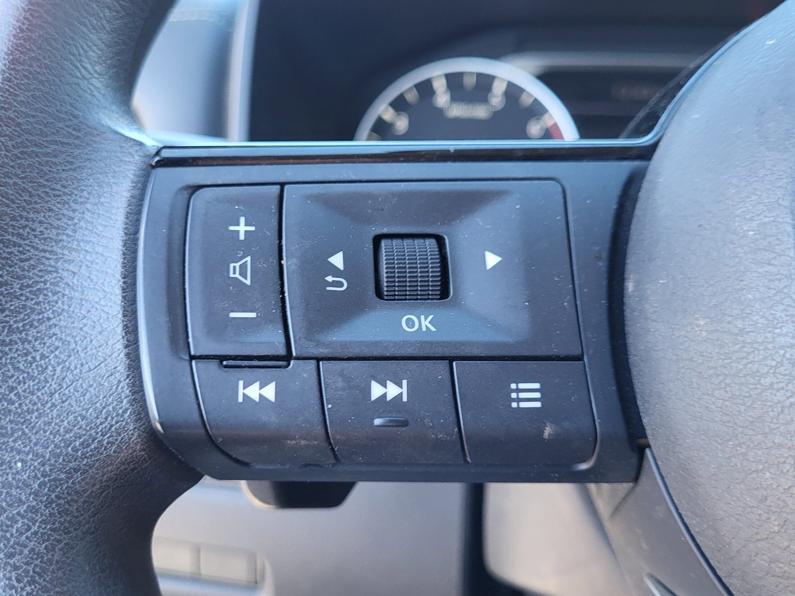 2023 Nissan Rogue - Image 20