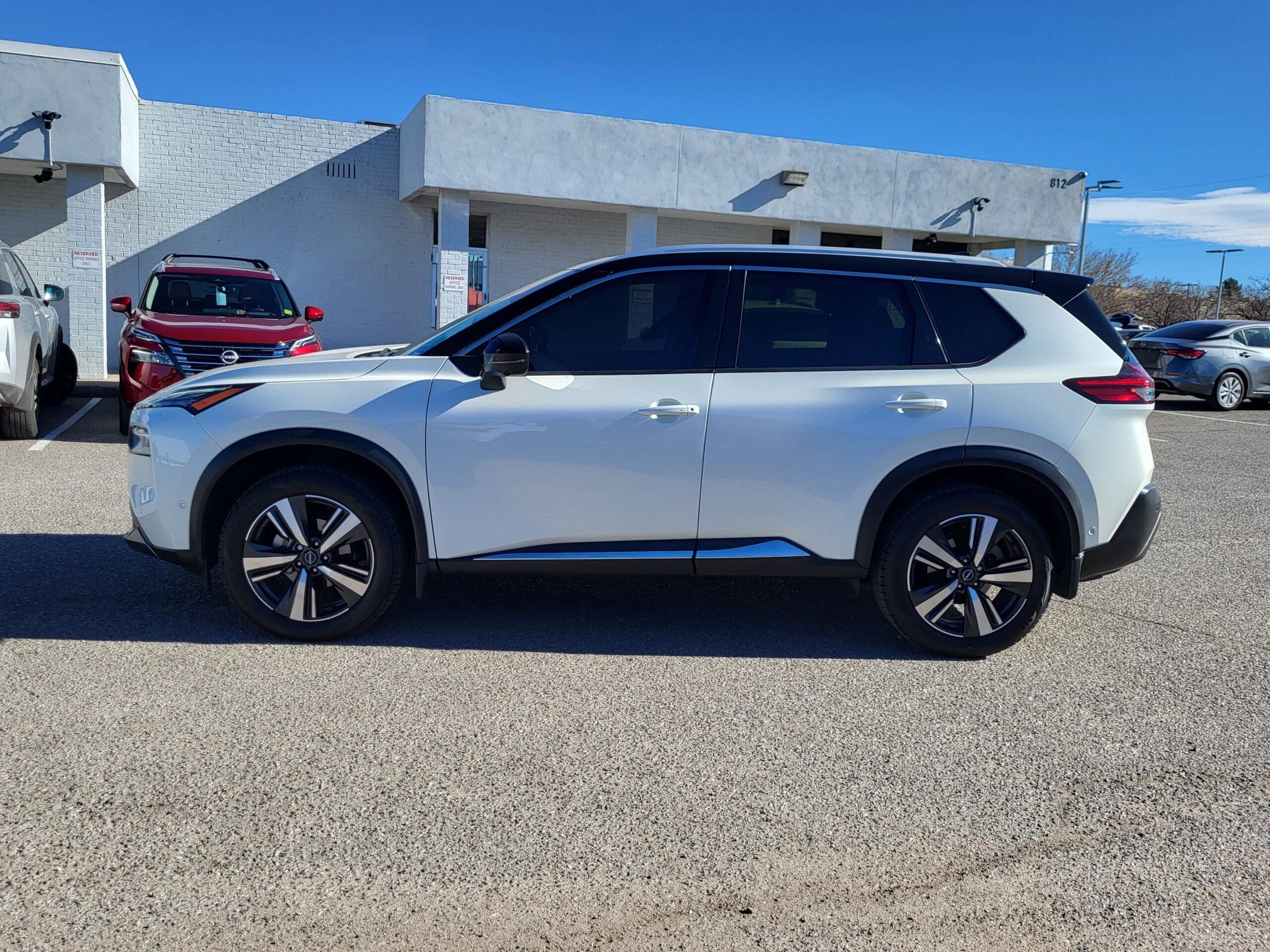 2023 Nissan Rogue - Image 2