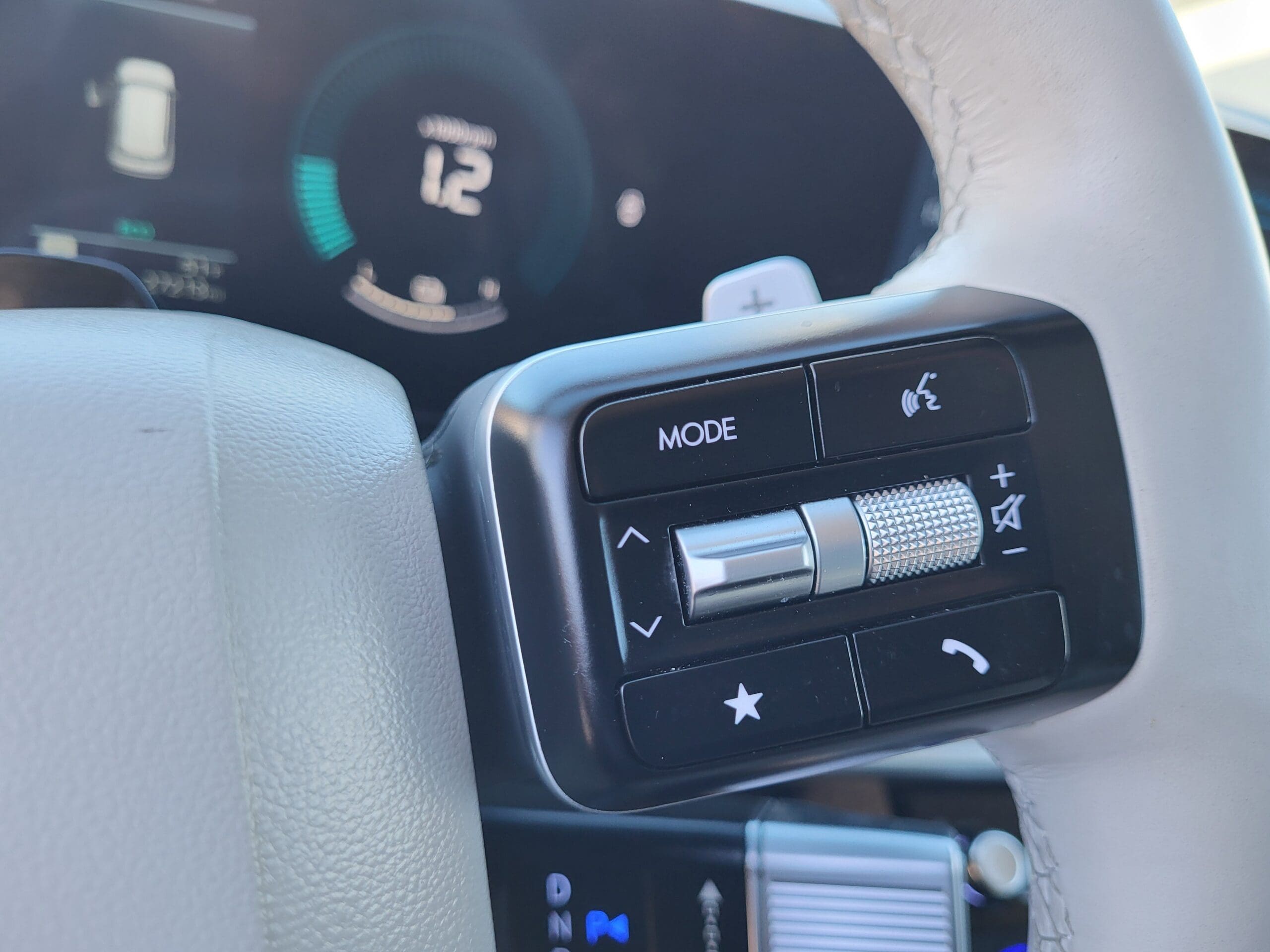 2025 Hyundai Santa Fe Hybrid - Image 22