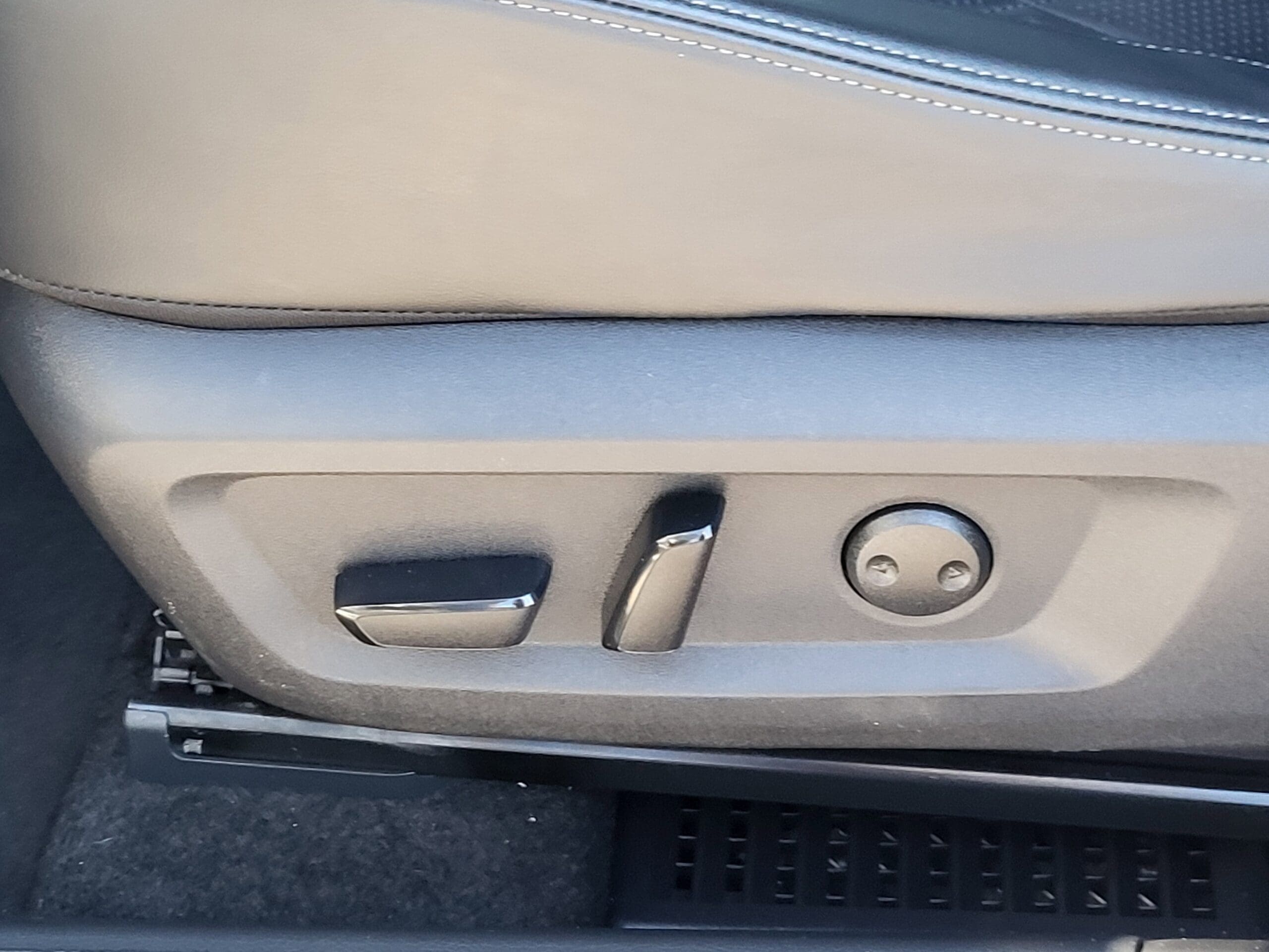 2023 Nissan Rogue - Image 7