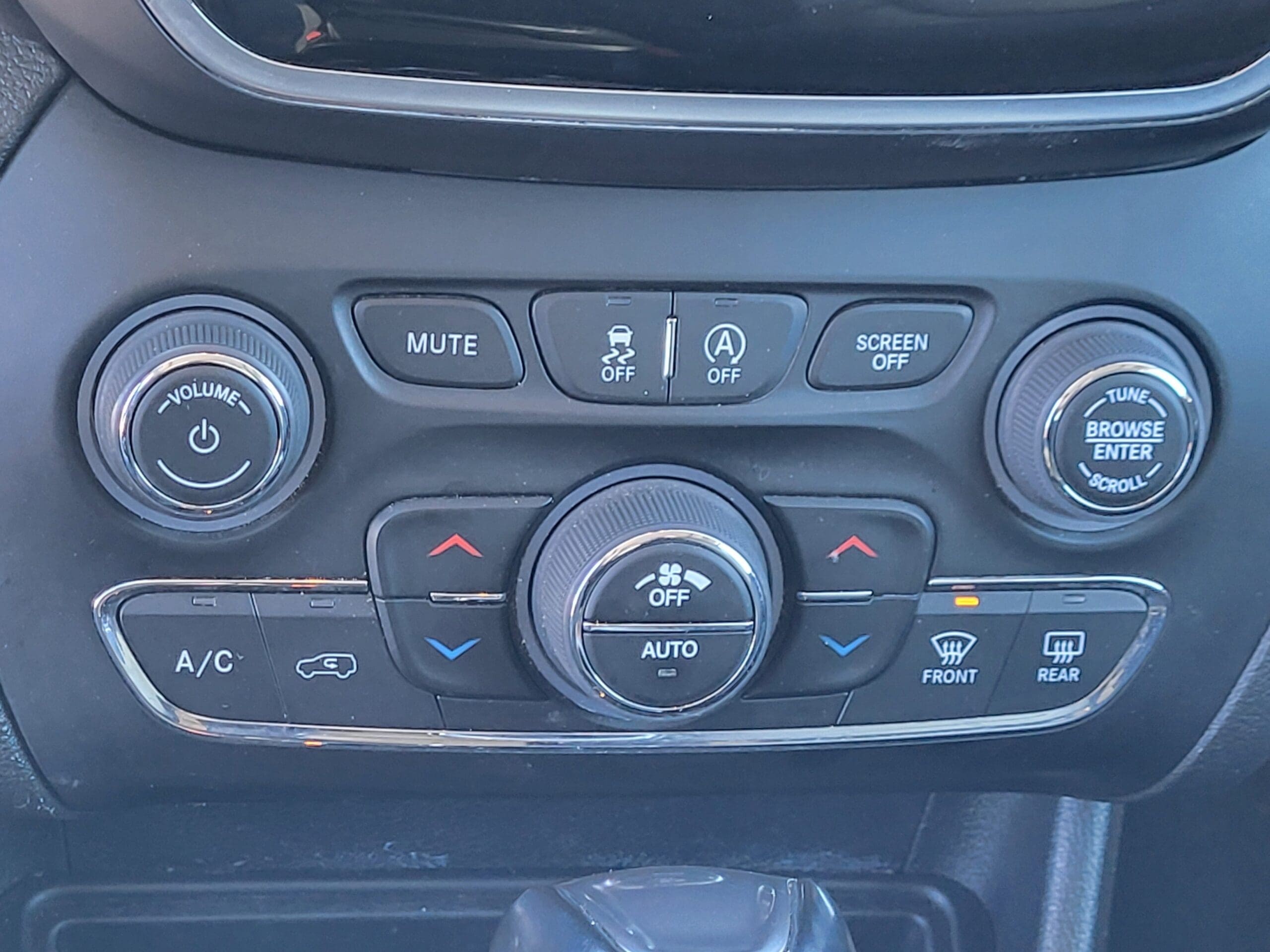 2022 Jeep Cherokee - Image 26