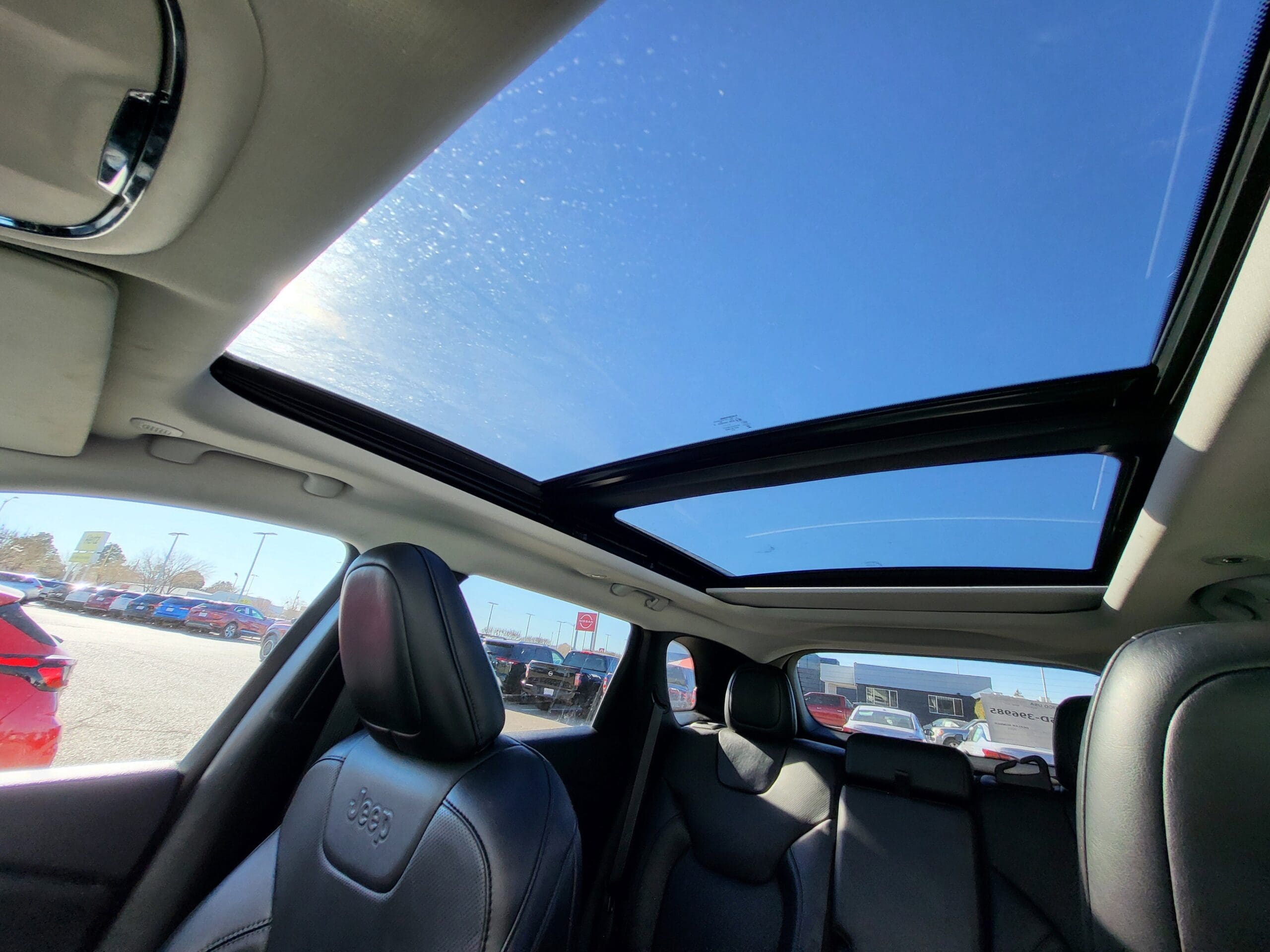 2022 Jeep Cherokee - Image 32