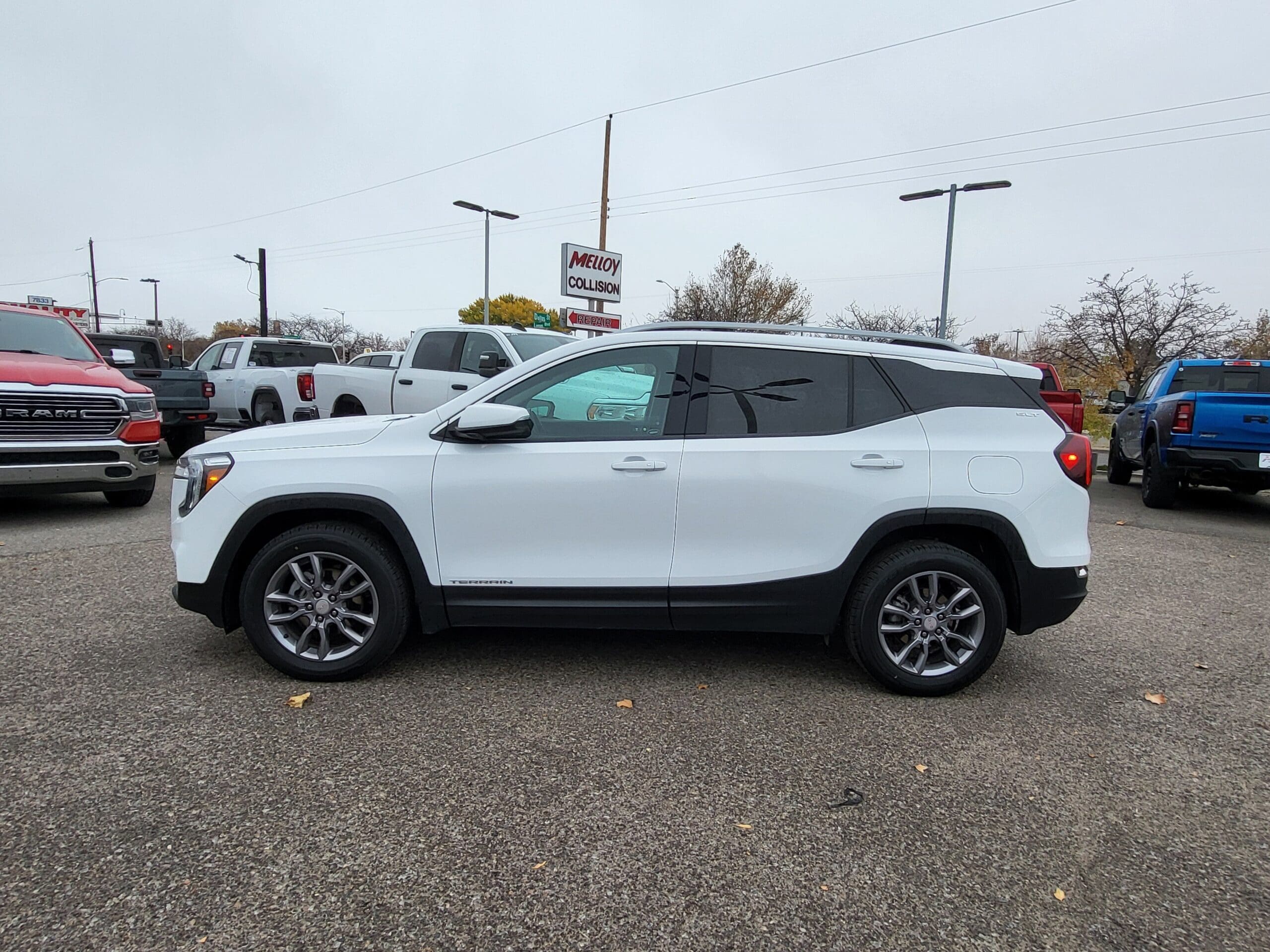 2024 GMC Terrain - Image 2