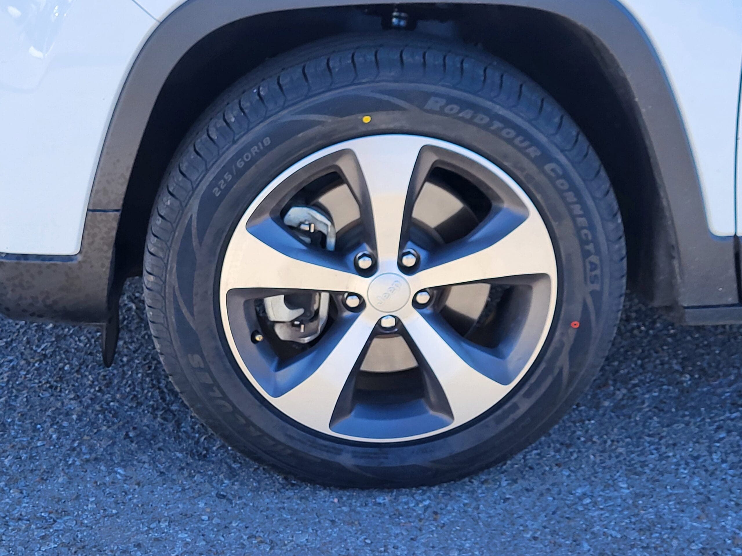 2022 Jeep Cherokee - Image 18