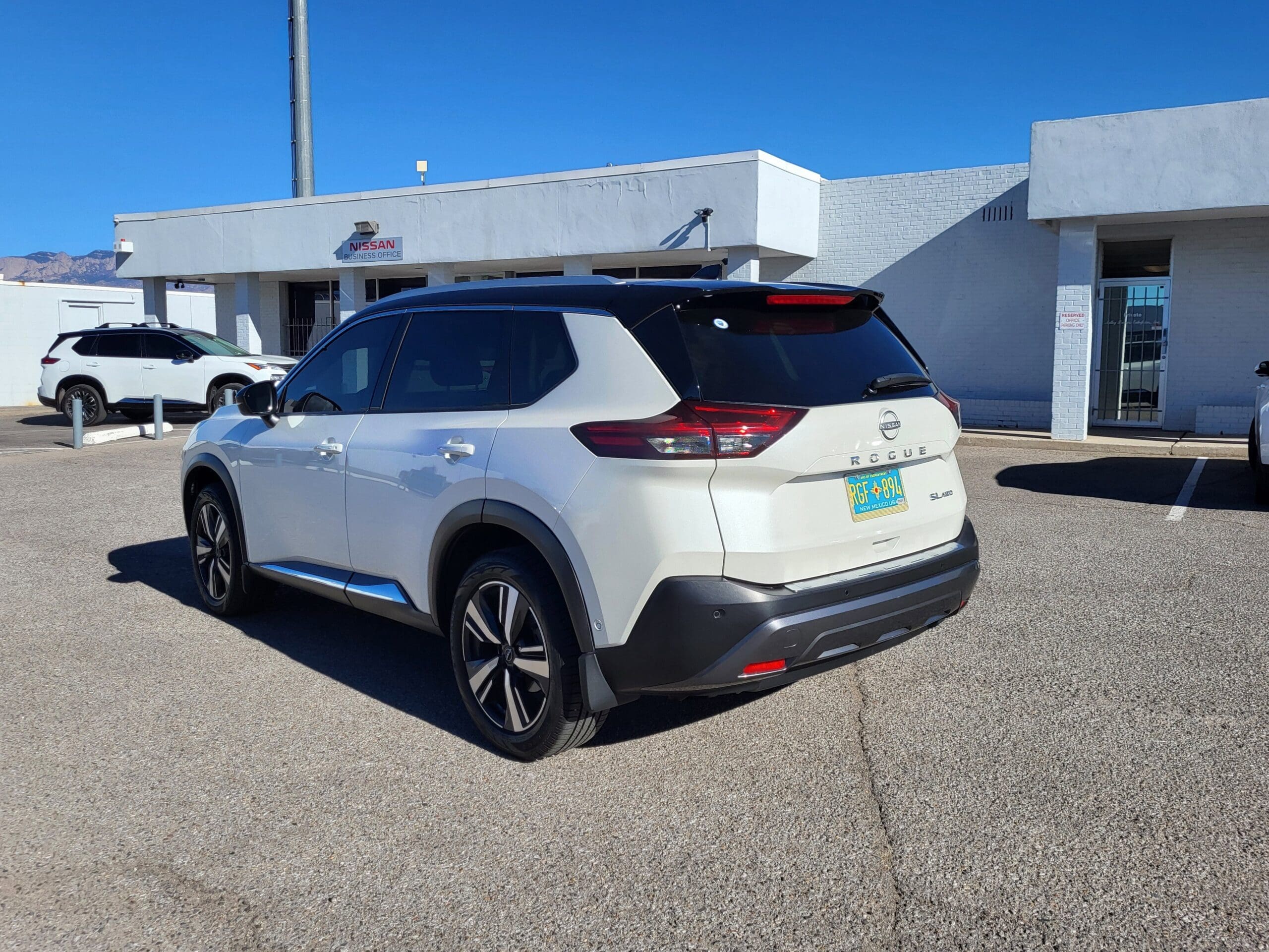 2023 Nissan Rogue - Image 3