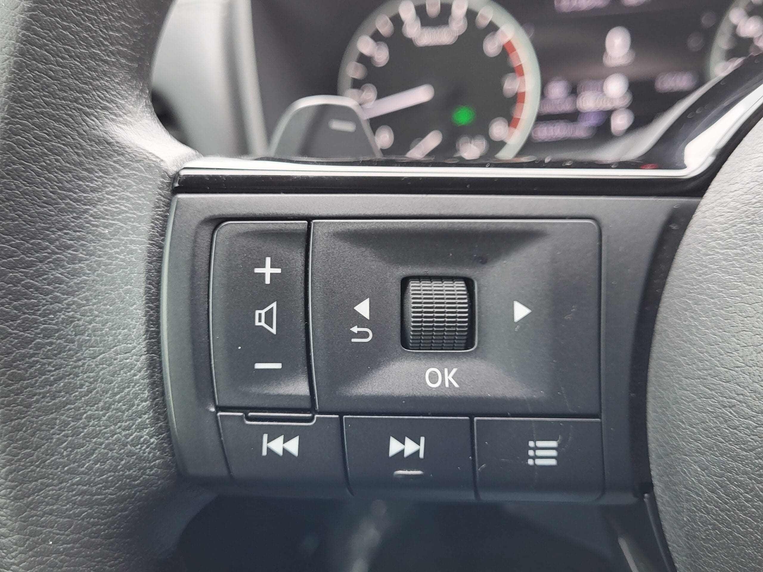 2022 Nissan Rogue - Image 19