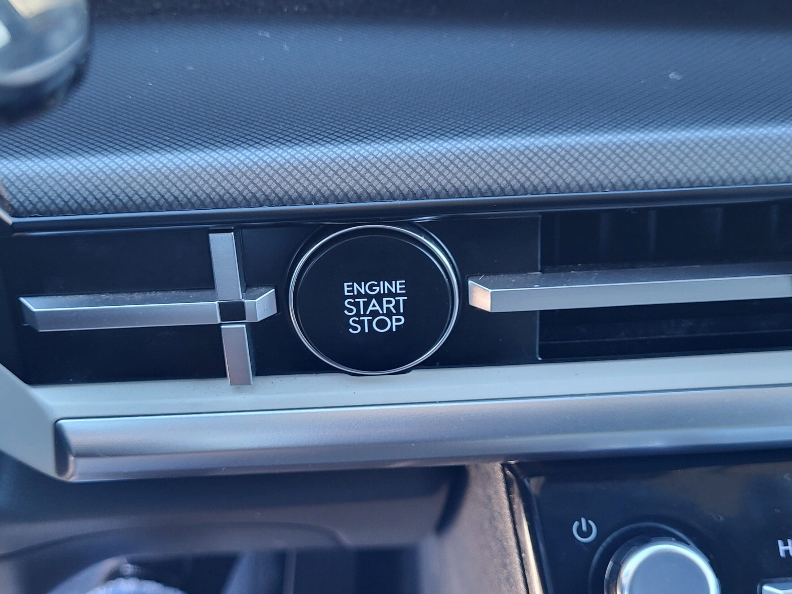 2025 Hyundai Santa Fe Hybrid - Image 28