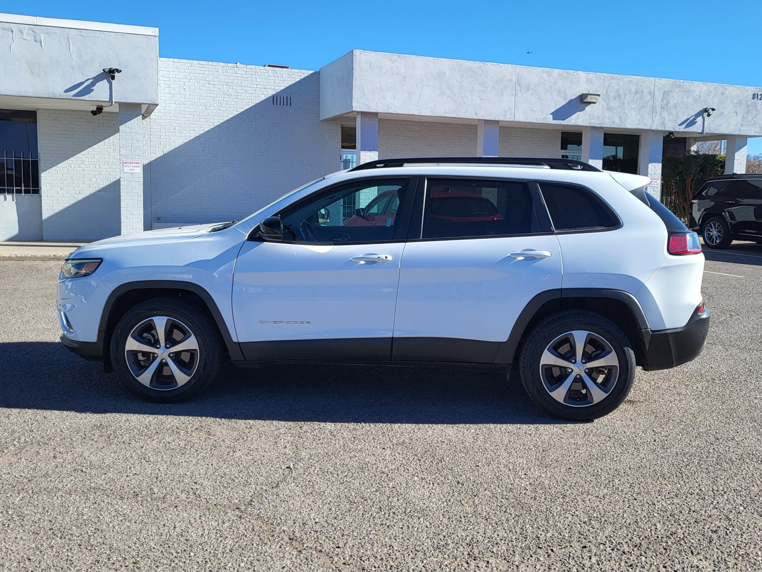 2022 Jeep Cherokee - Image 2
