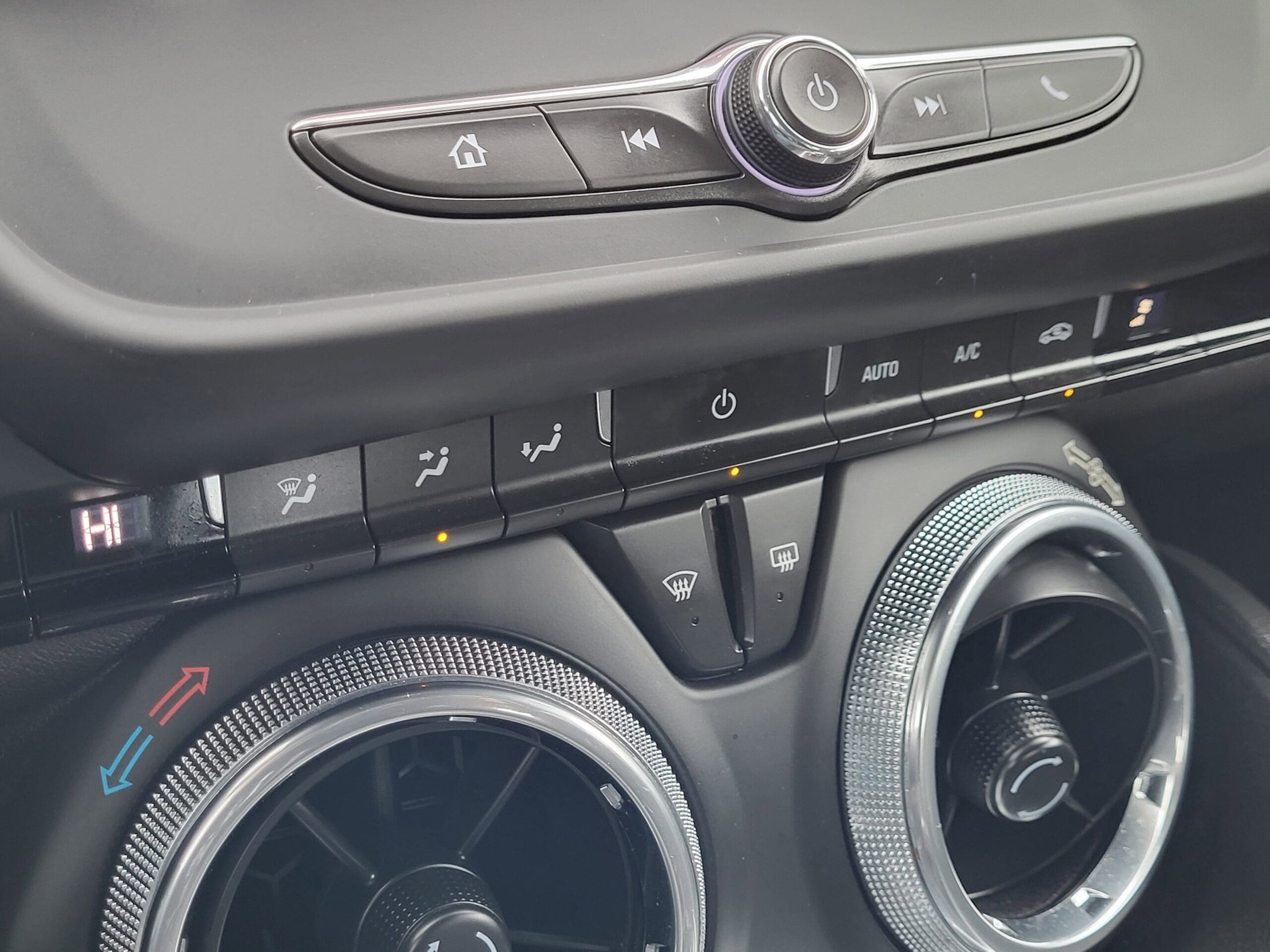 2023 Chevrolet Camaro - Image 23