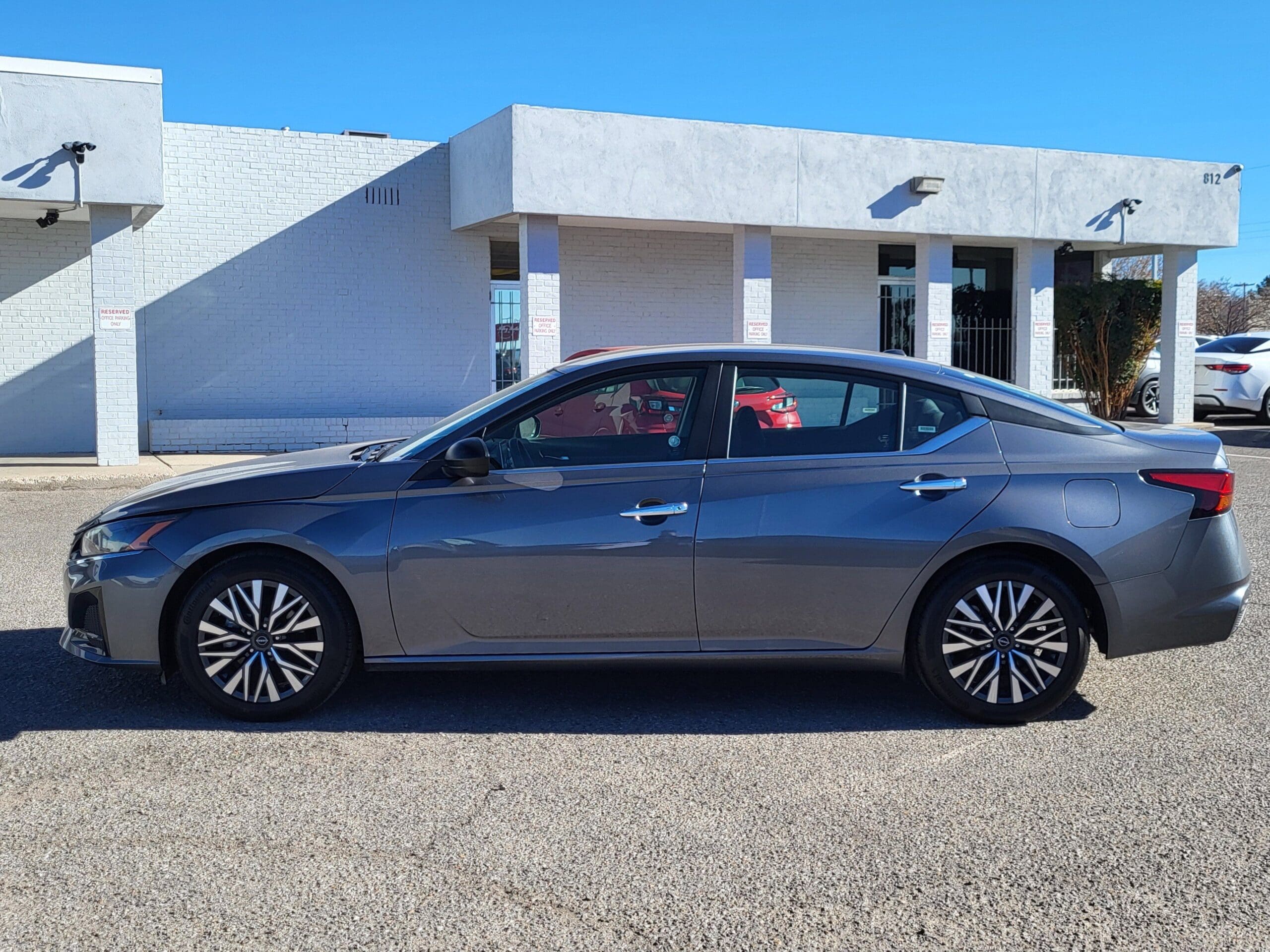 2024 Nissan Altima - Image 2