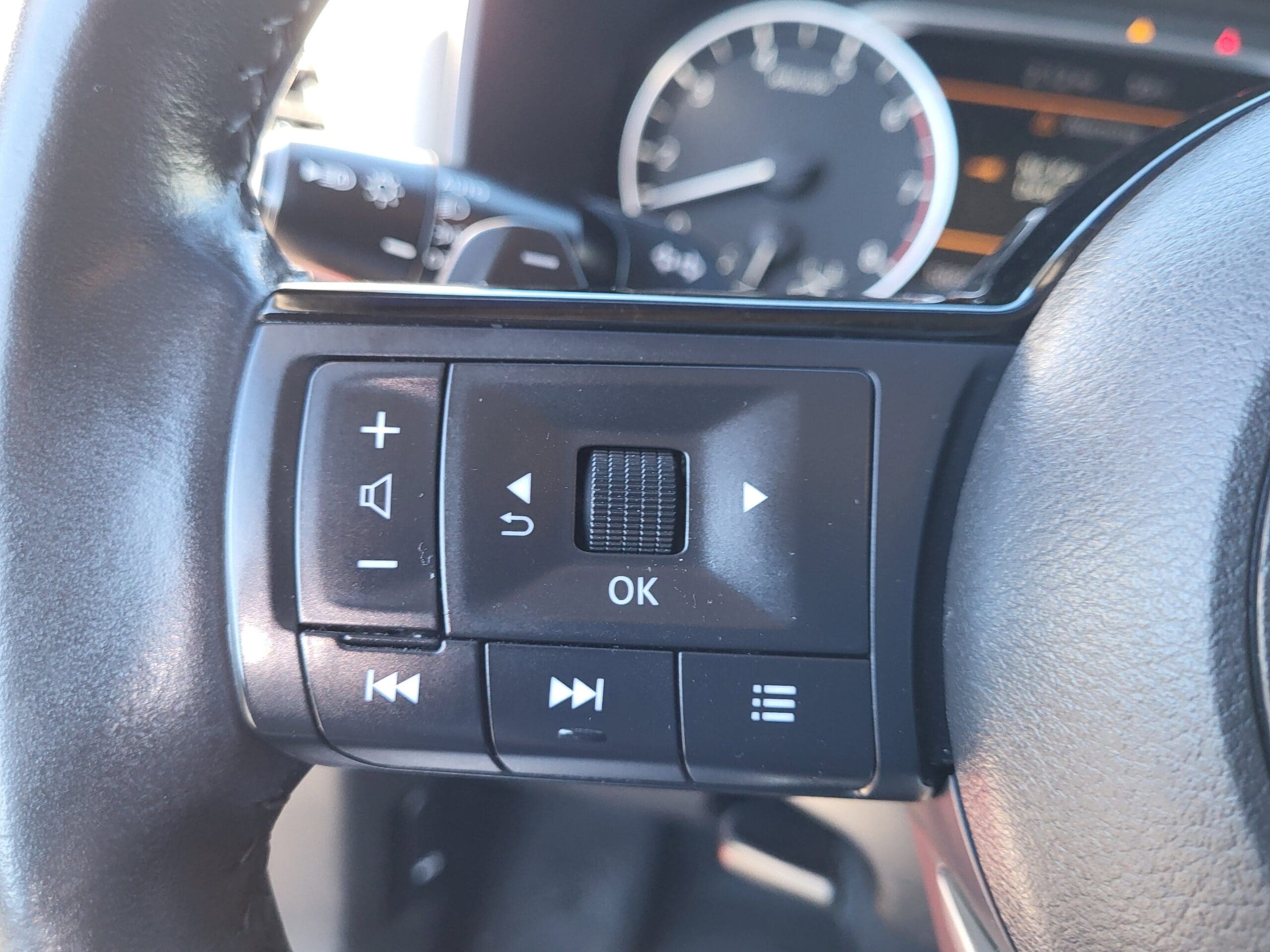 2021 Nissan Rogue - Image 21