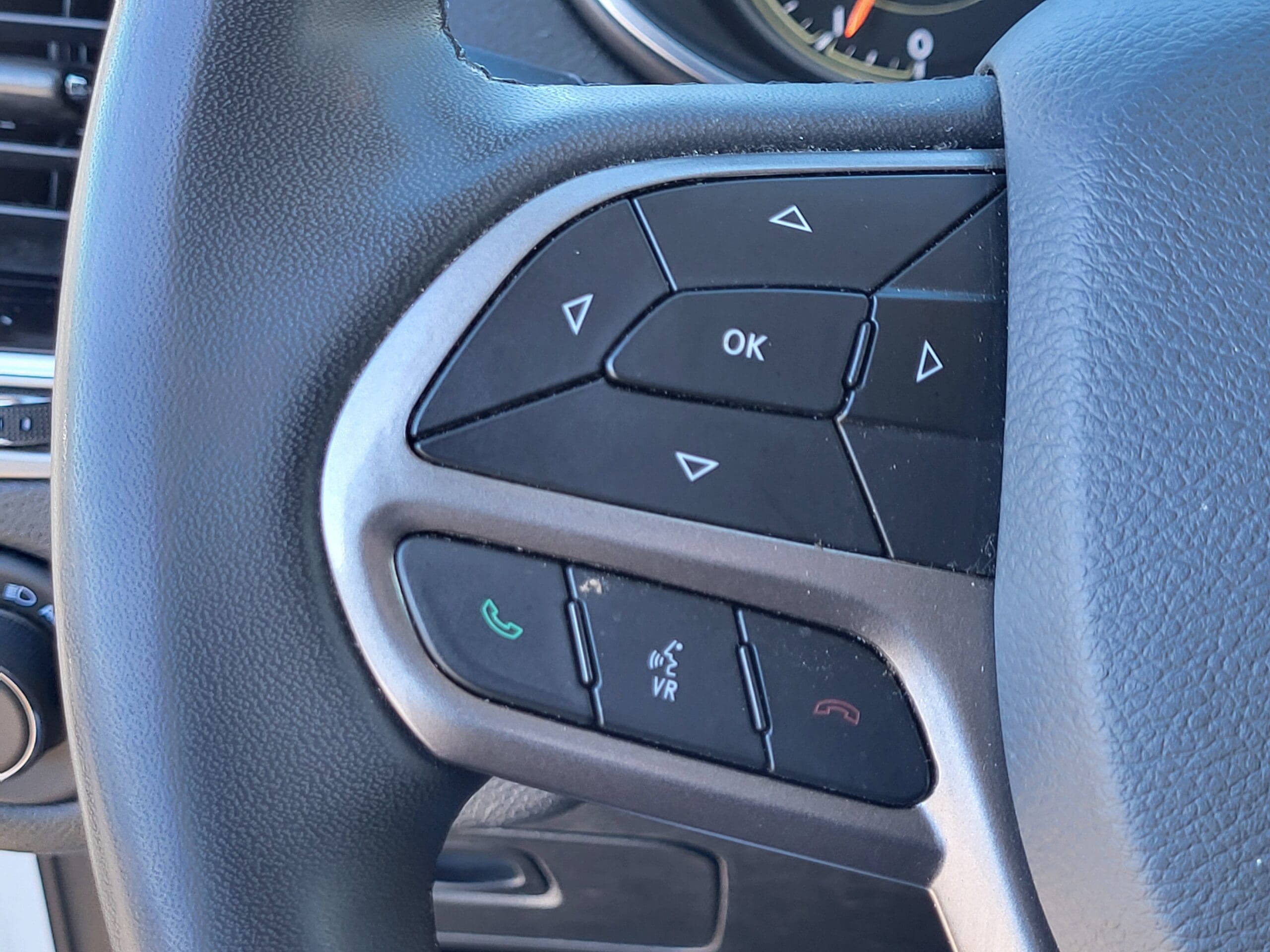 2022 Jeep Cherokee - Image 20