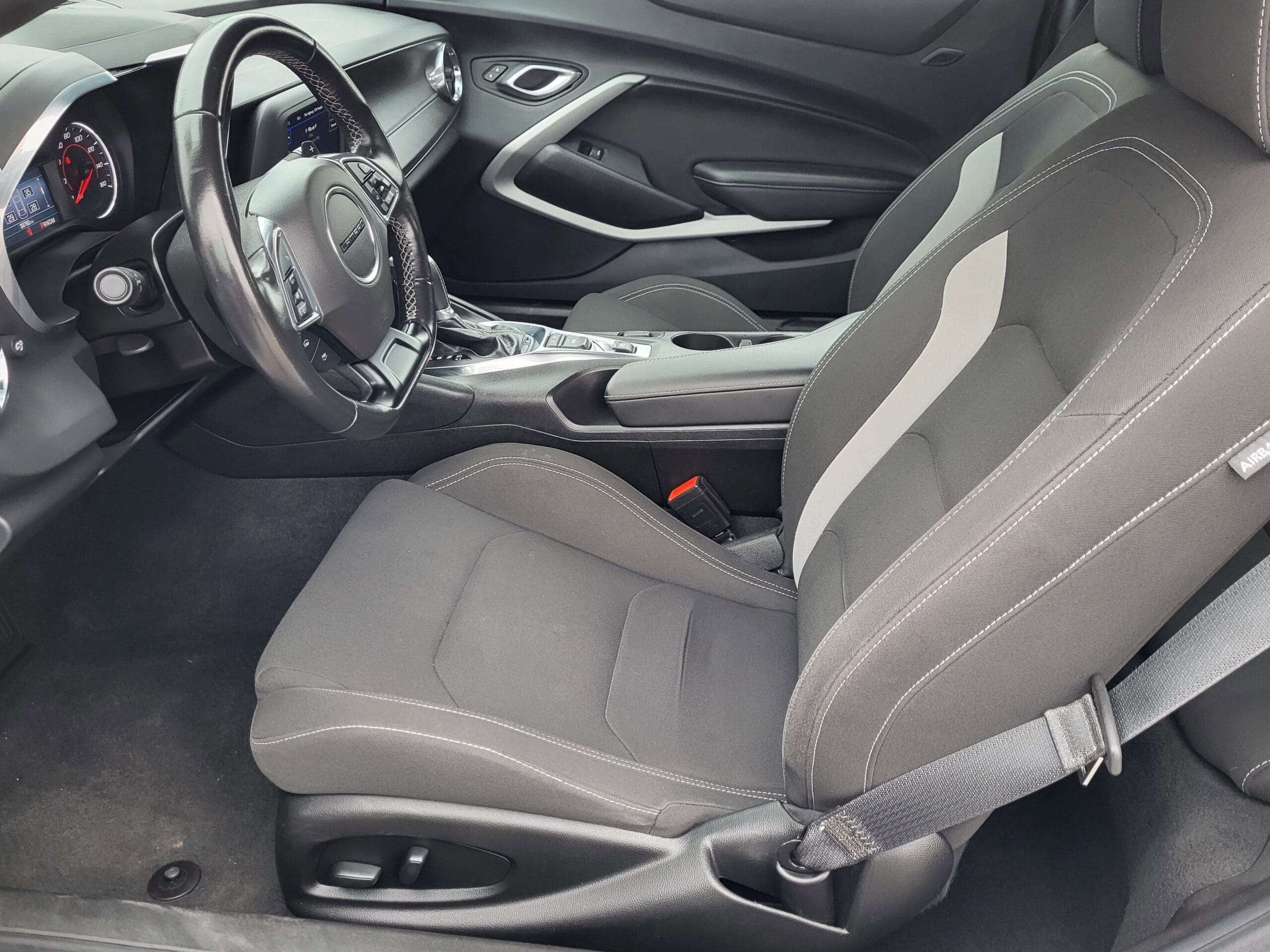 2023 Chevrolet Camaro - Image 8