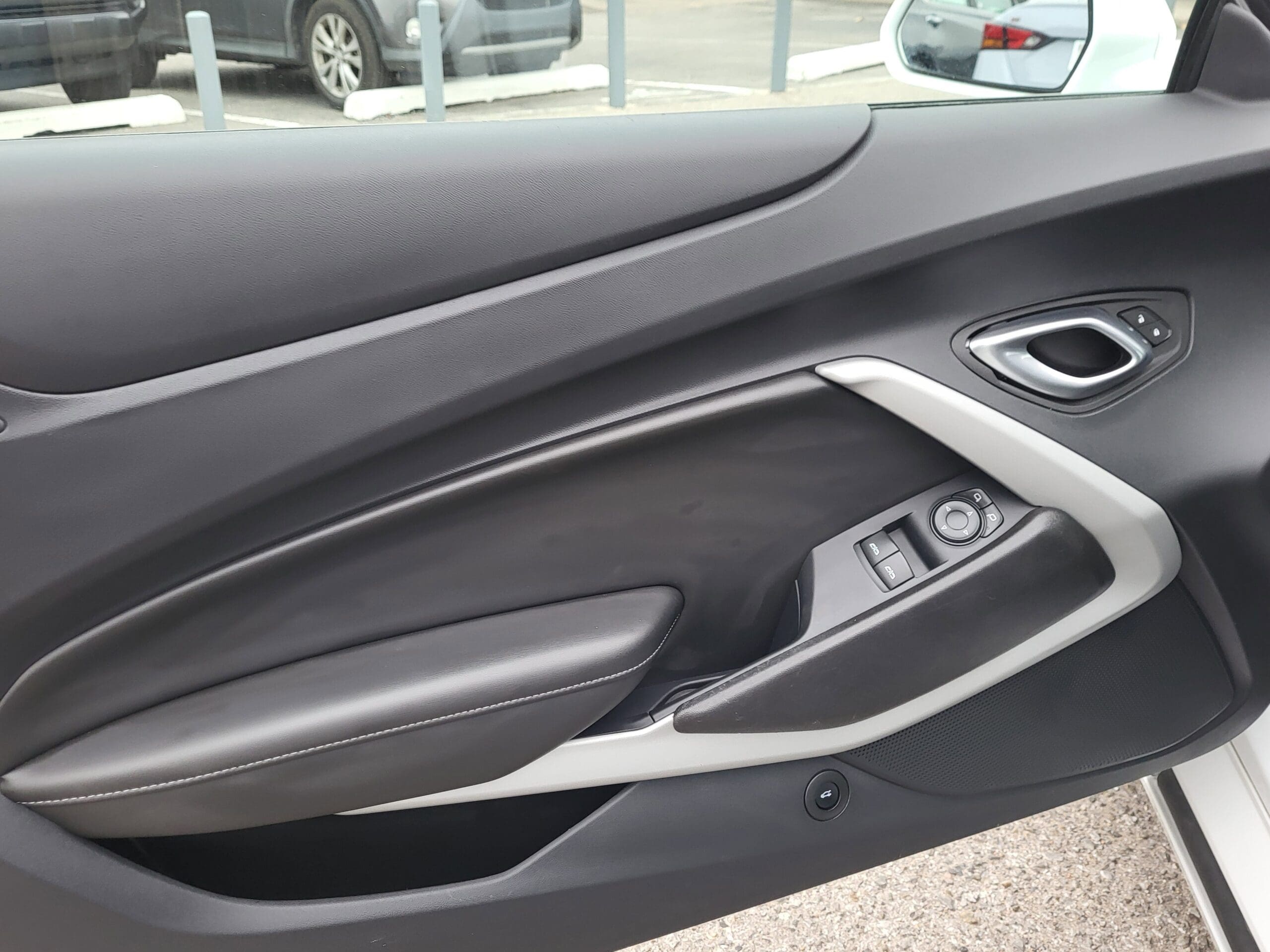 2023 Chevrolet Camaro - Image 6