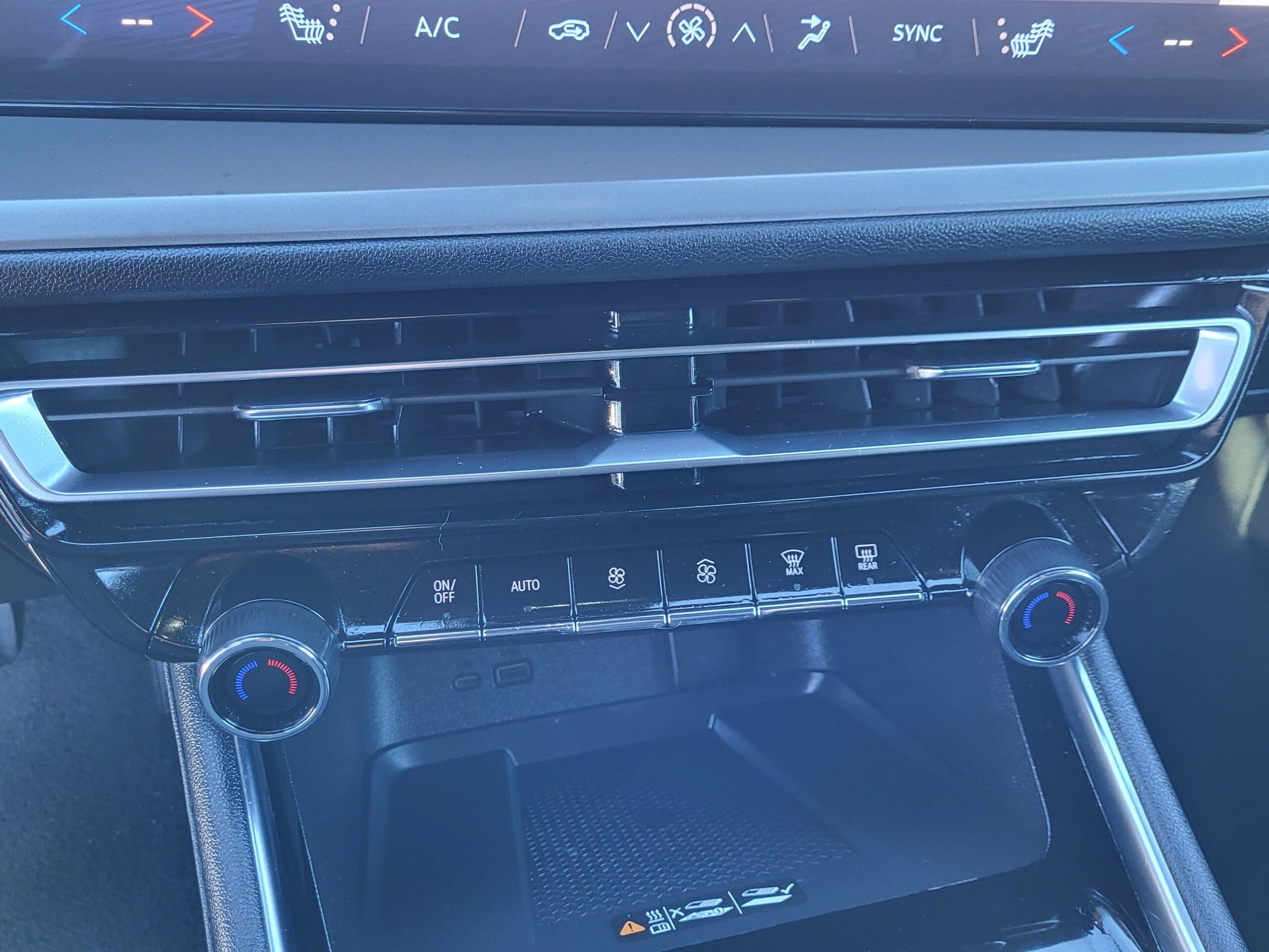 2024 Chevrolet Traverse - Image 24