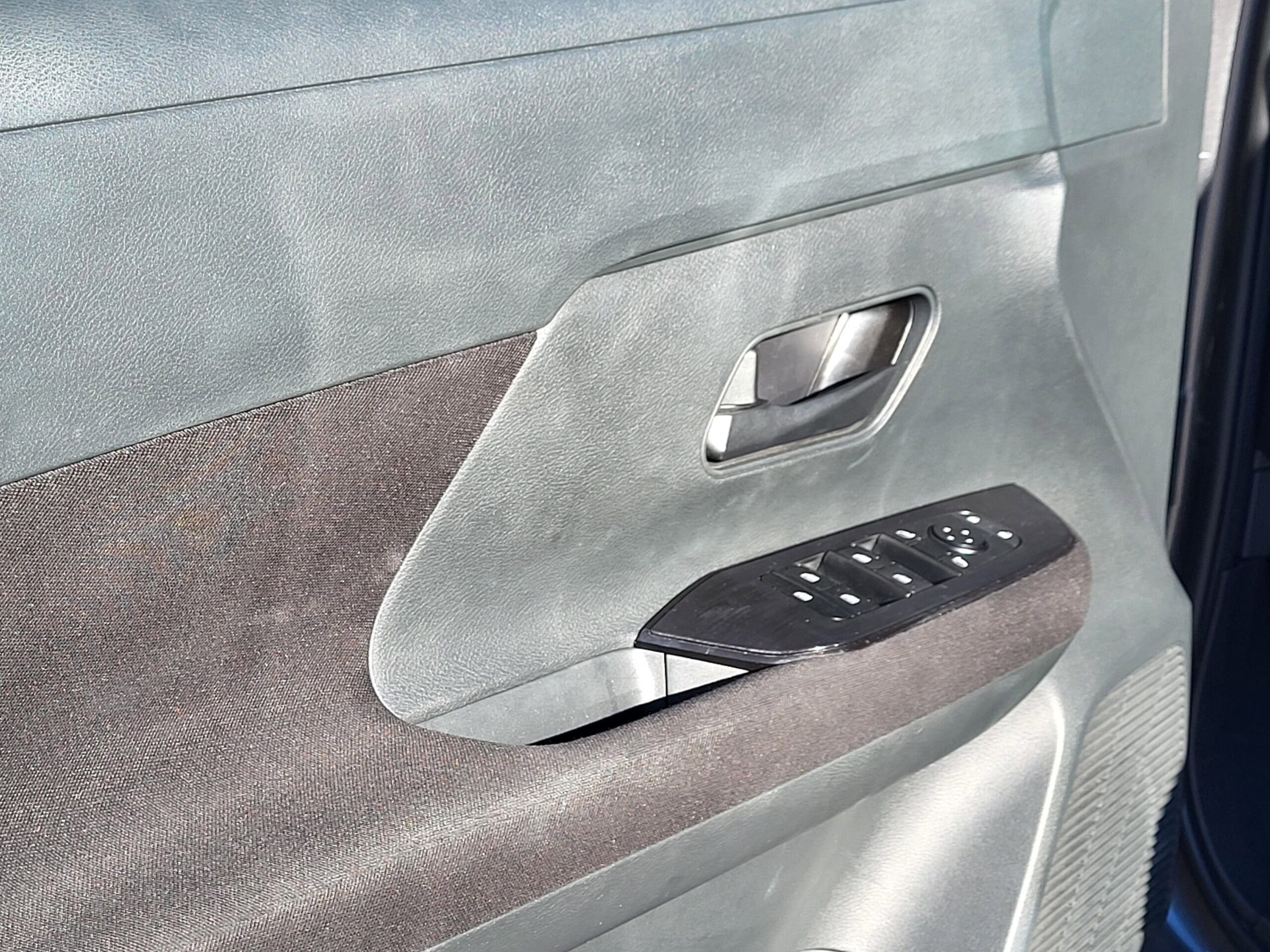 2025 Nissan Kicks - Image 6