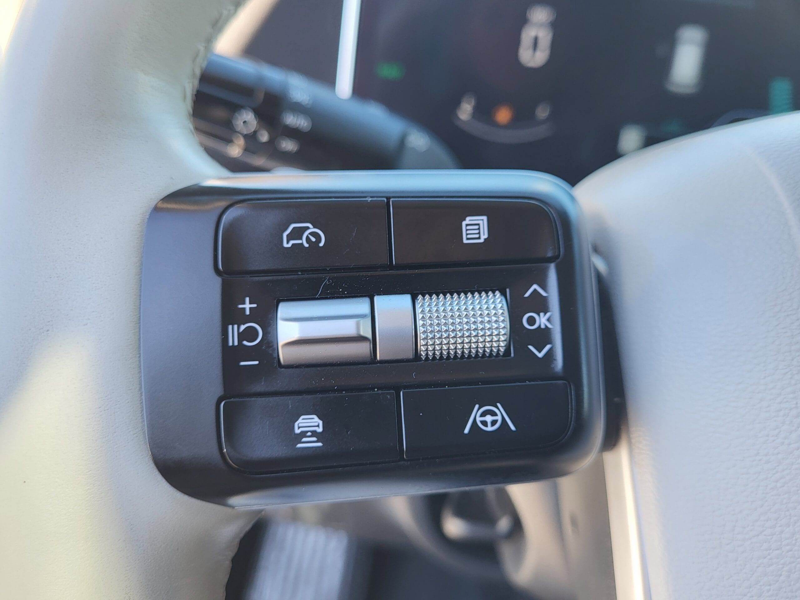 2025 Hyundai Santa Fe Hybrid - Image 21