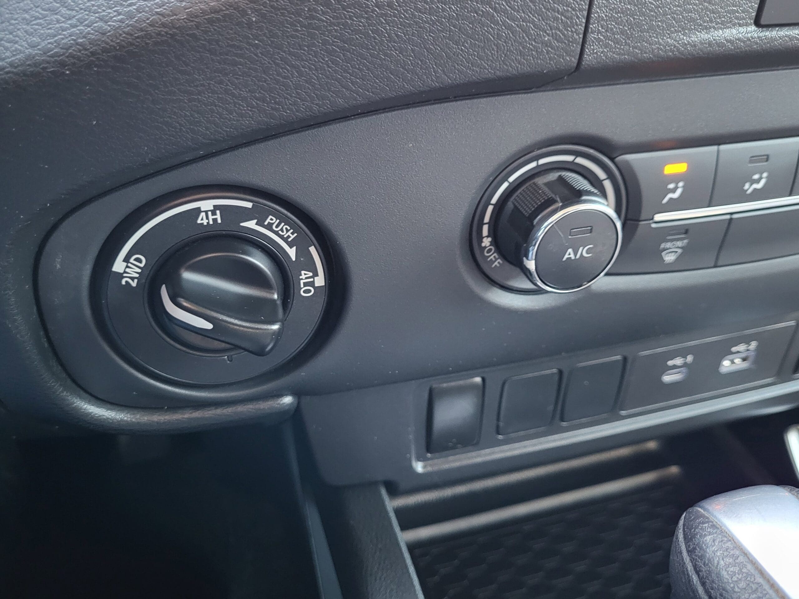 2023 Nissan Frontier - Image 27