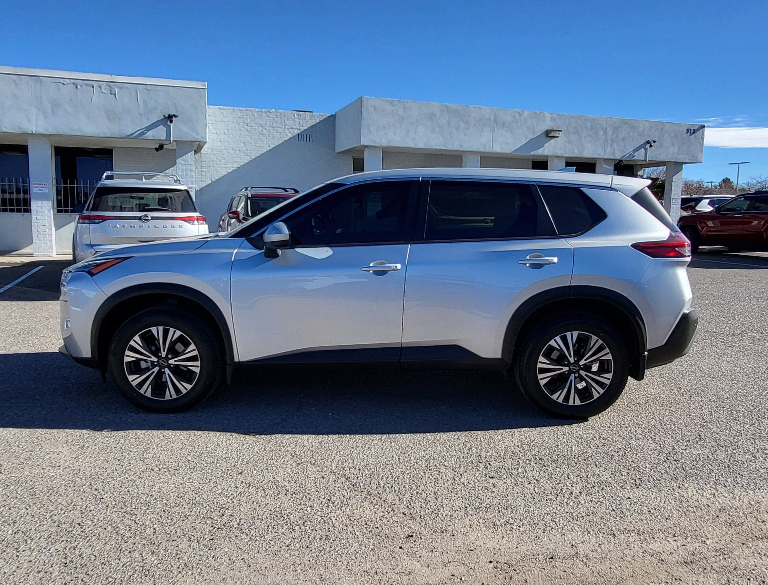 2023 Nissan Rogue - Image 2