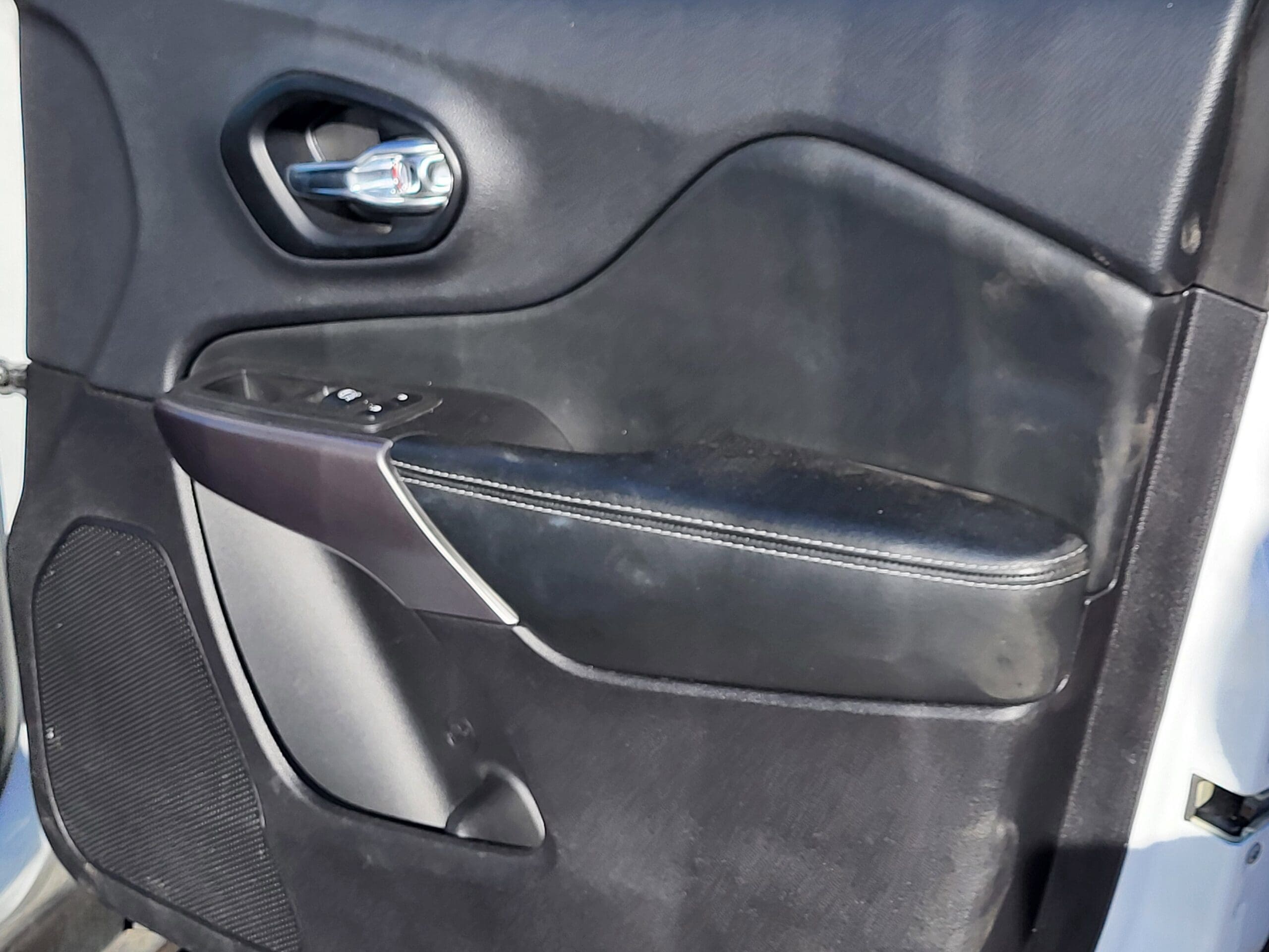 2022 Jeep Cherokee - Image 17