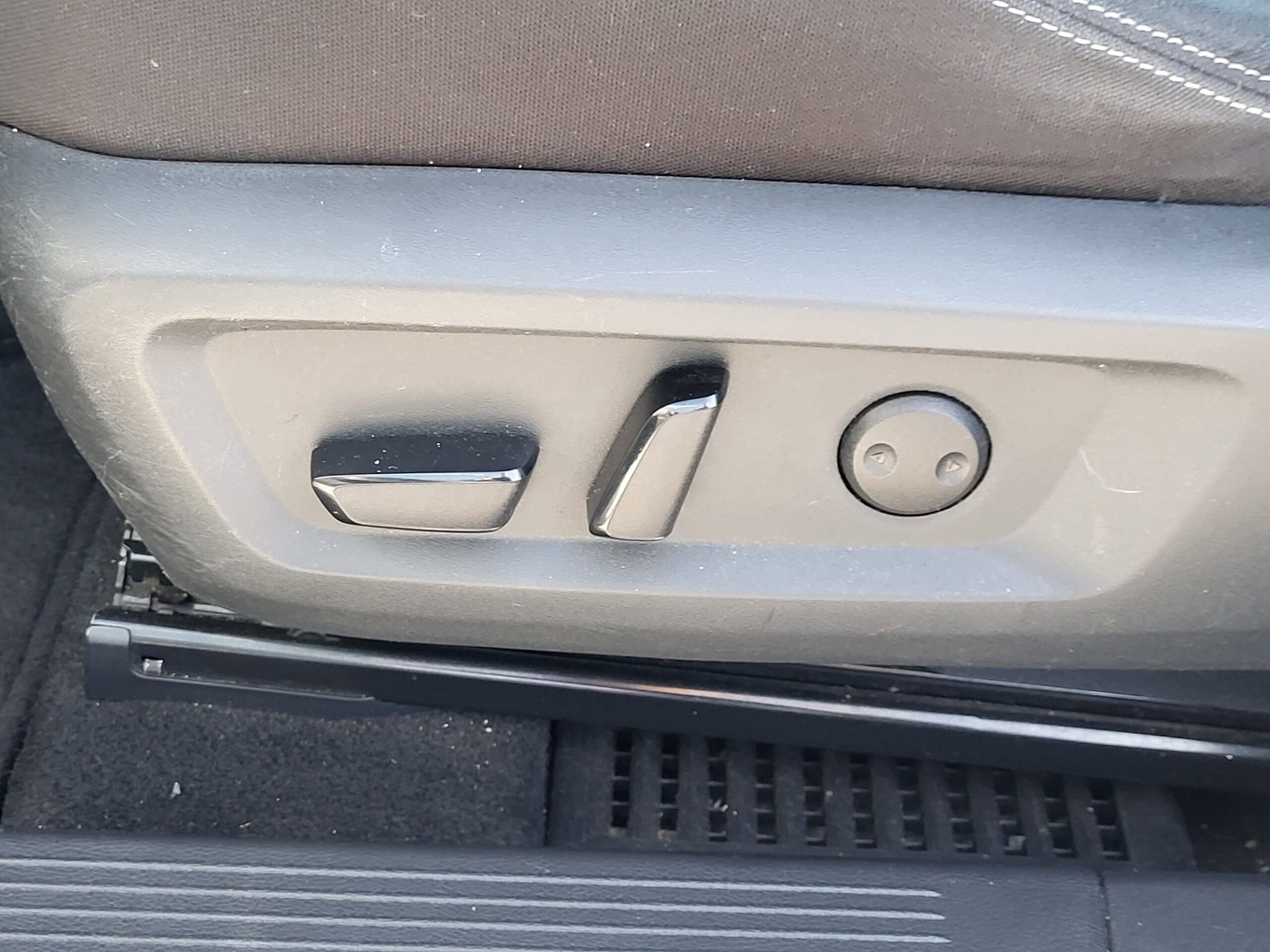 2023 Nissan Rogue - Image 7